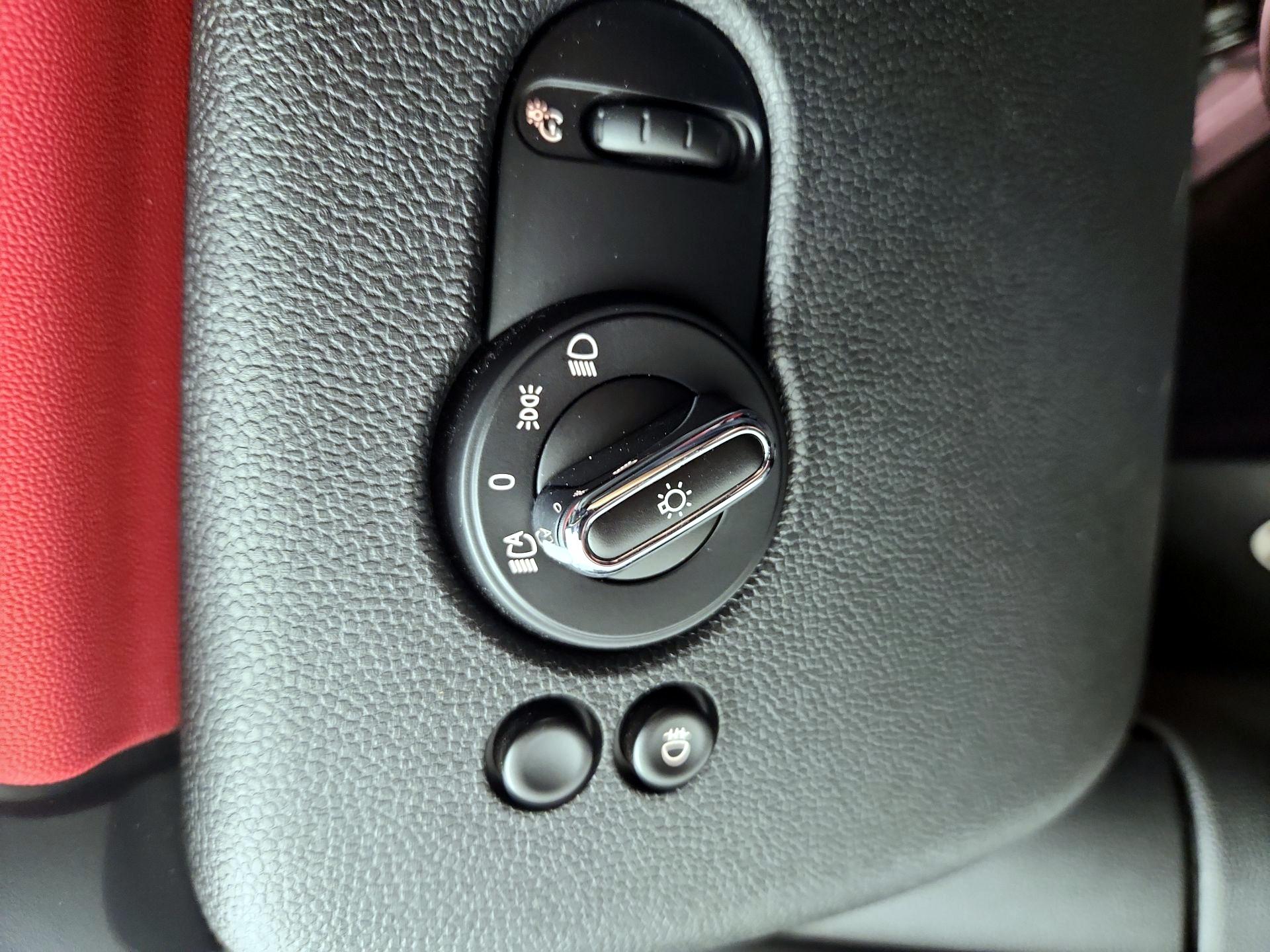 Thumbnail: 2016 MINI Cooper Hardtop - 13