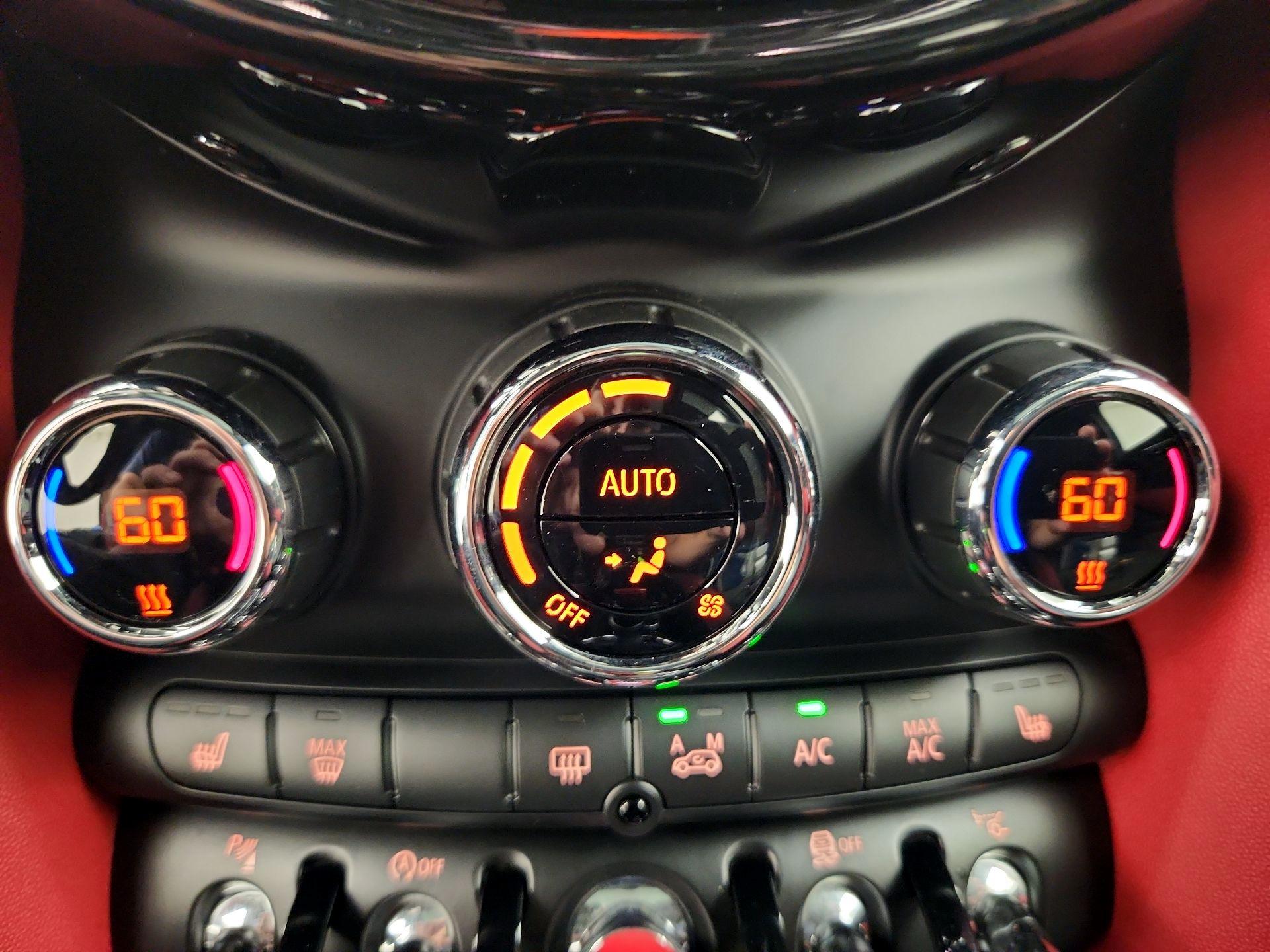 Thumbnail: 2016 MINI Cooper Hardtop - 17