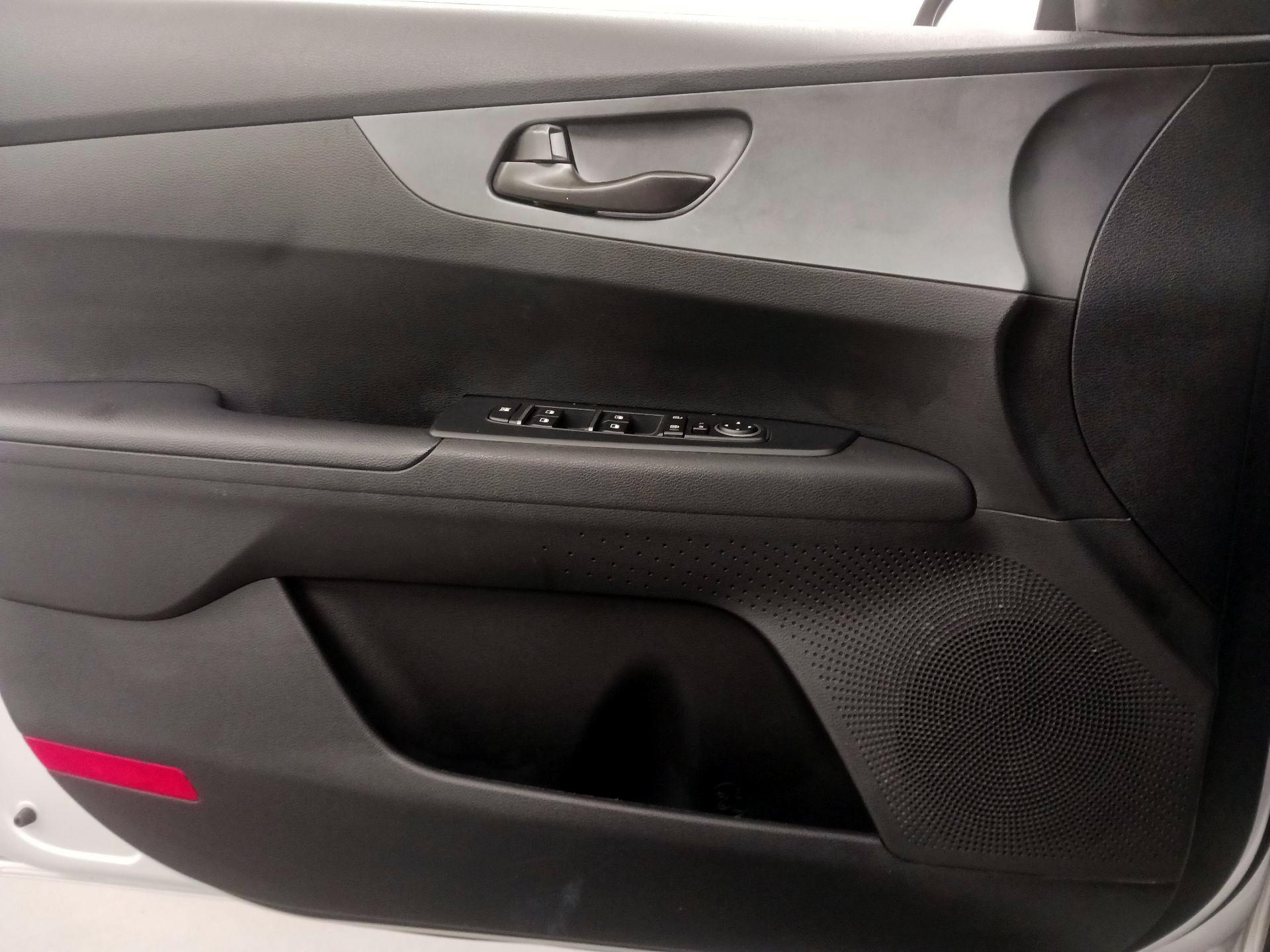 Thumbnail: 2021 Kia Forte - 12