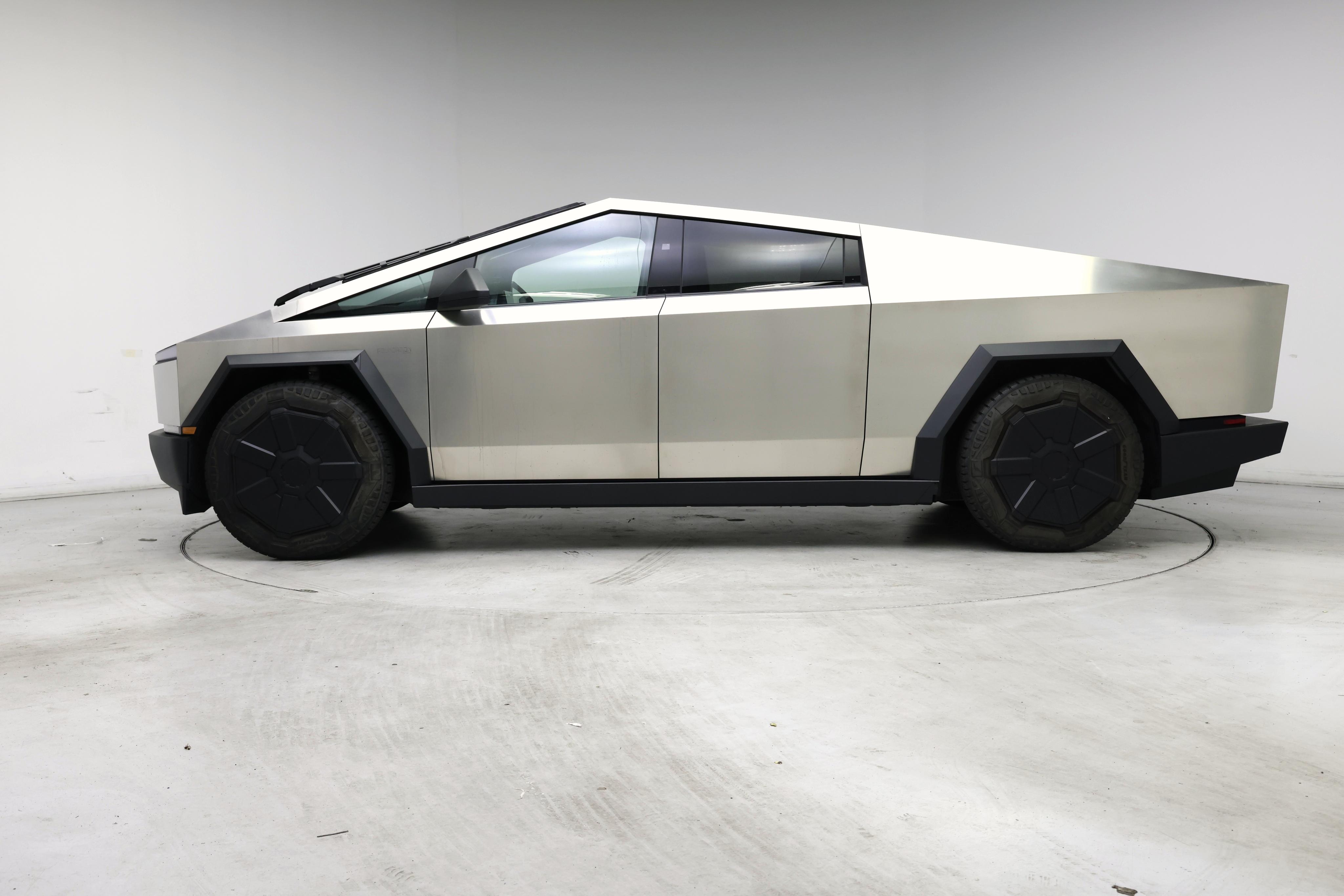 Thumbnail: 2024 Tesla Cybertruck - 3