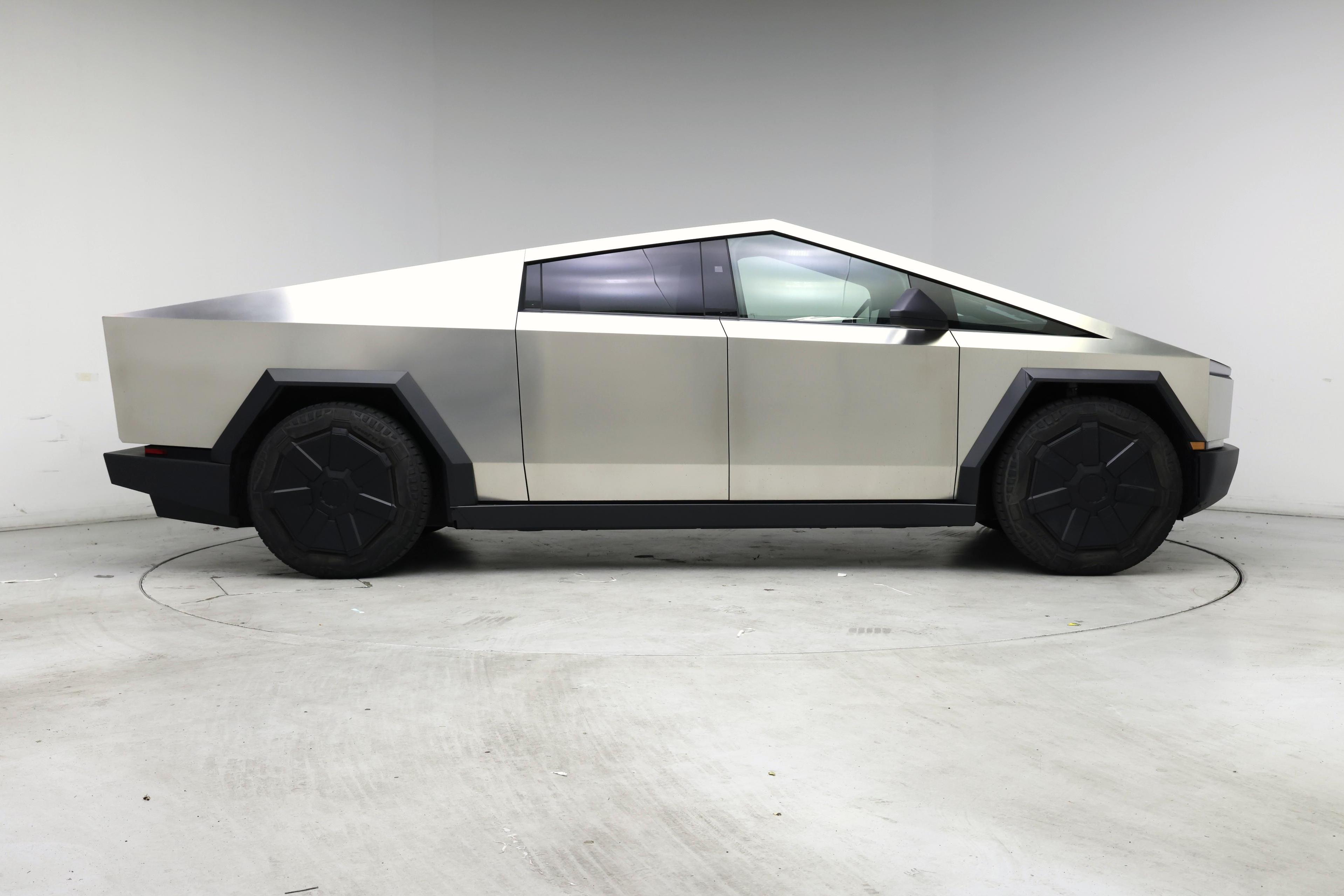 Thumbnail: 2024 Tesla Cybertruck - 7