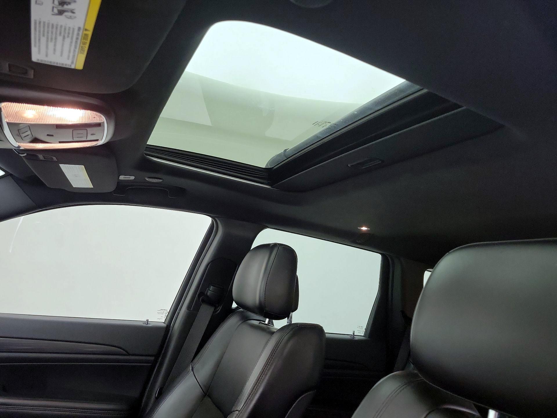 Thumbnail: 2019 Jeep Grand Cherokee - 20
