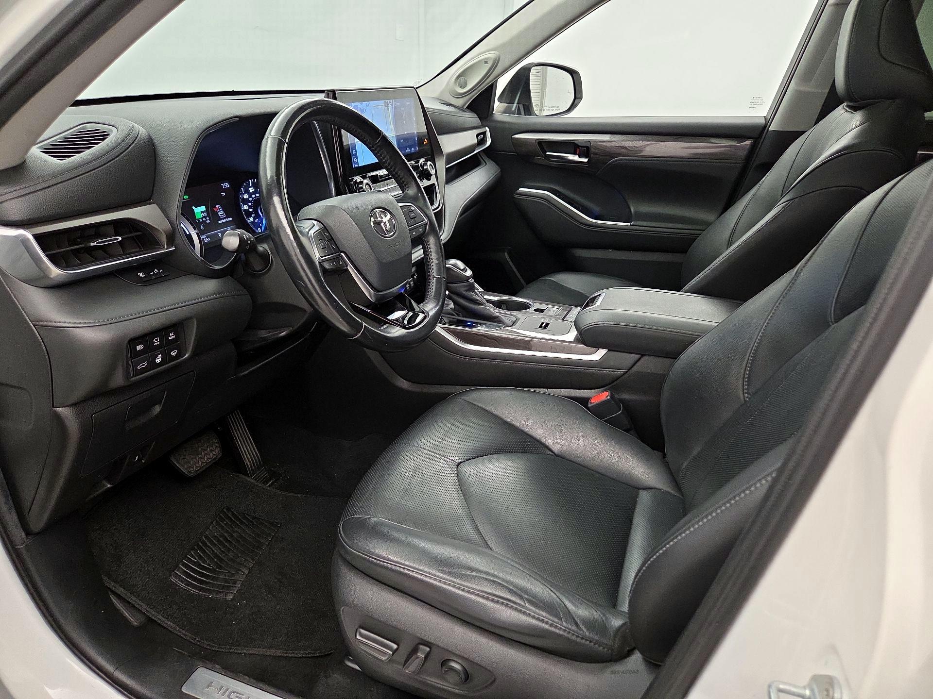 Thumbnail: 2020 Toyota Highlander - 11