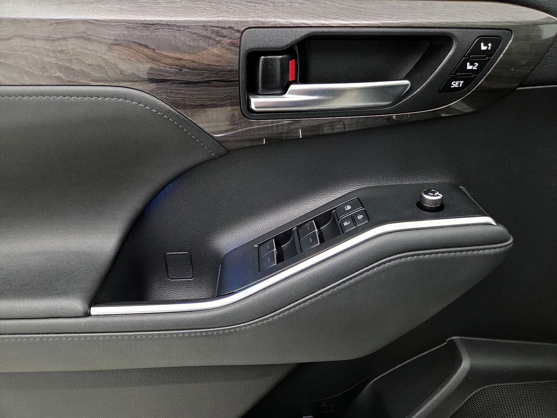 Thumbnail: 2020 Toyota Highlander - 12