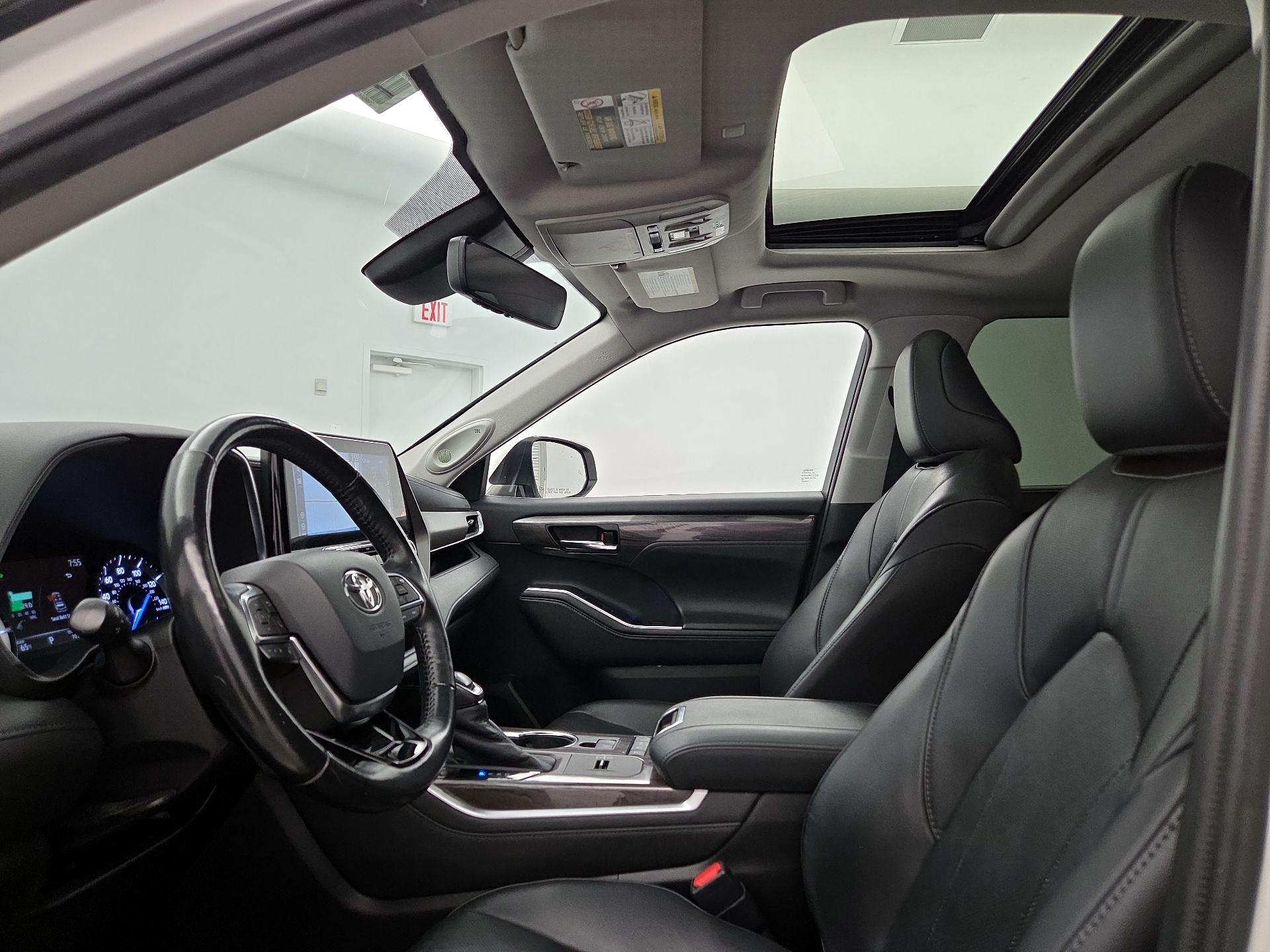 Thumbnail: 2020 Toyota Highlander - 20