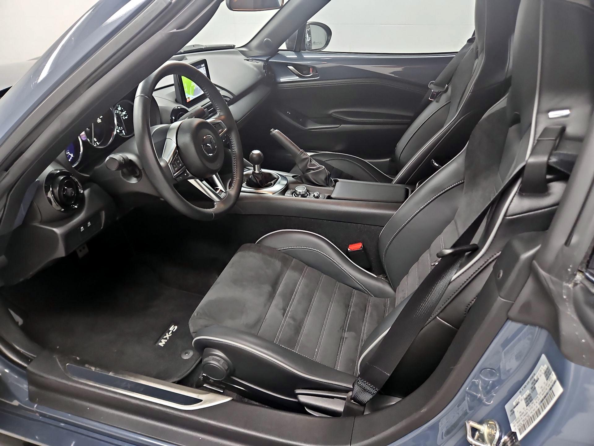 Thumbnail: 2021 Mazda MX-5 Miata - 11