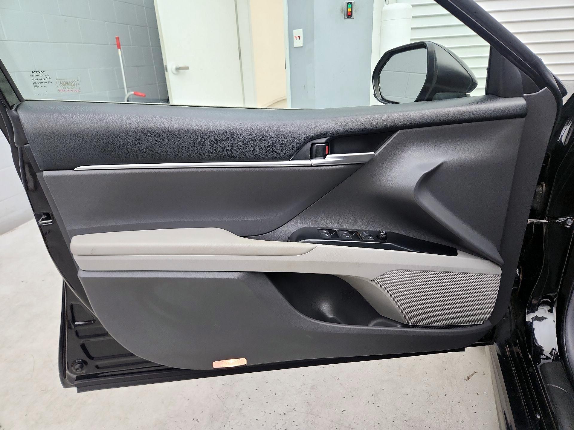 Thumbnail: 2018 Toyota Camry - 12