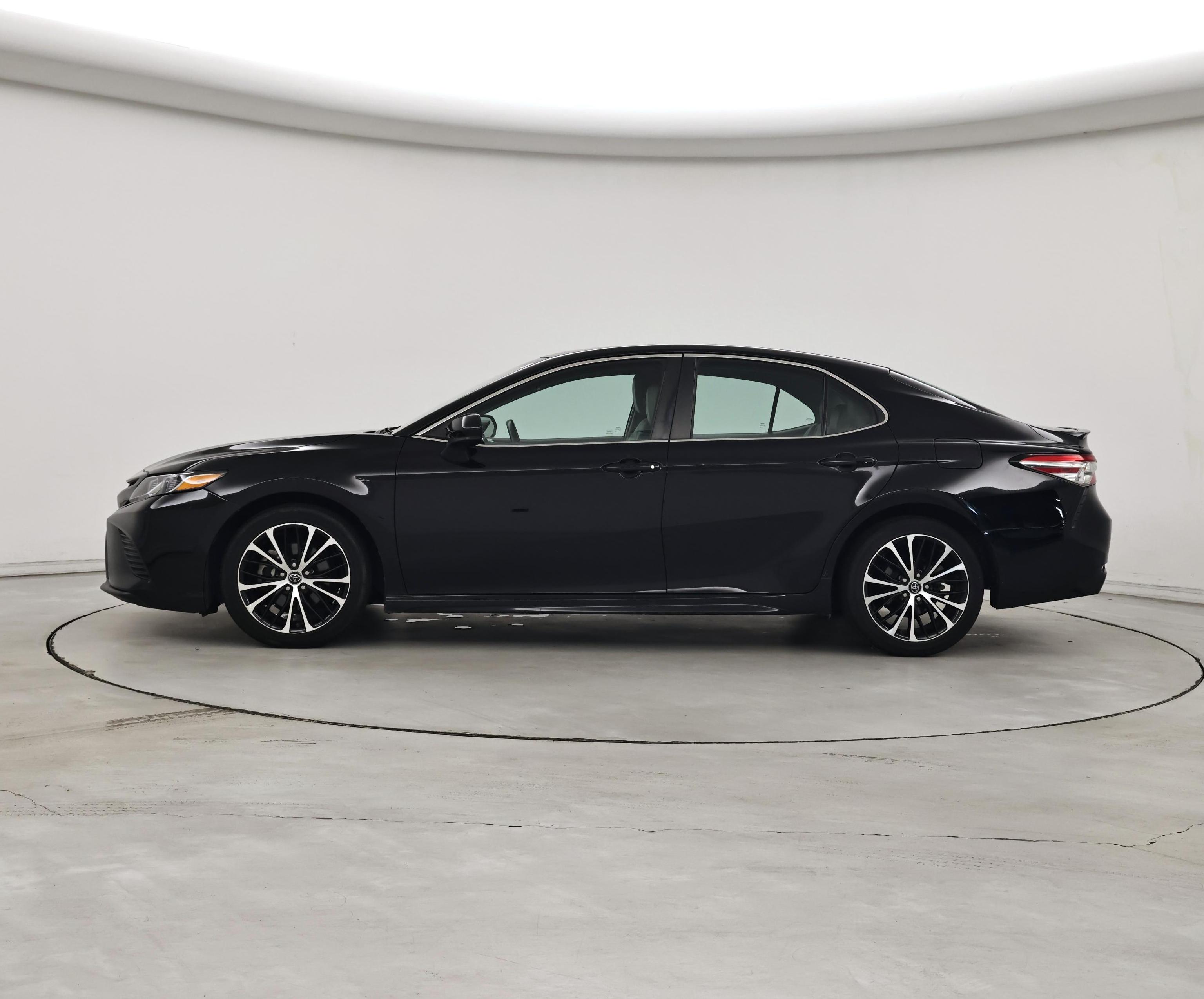 Thumbnail: 2018 Toyota Camry - 3