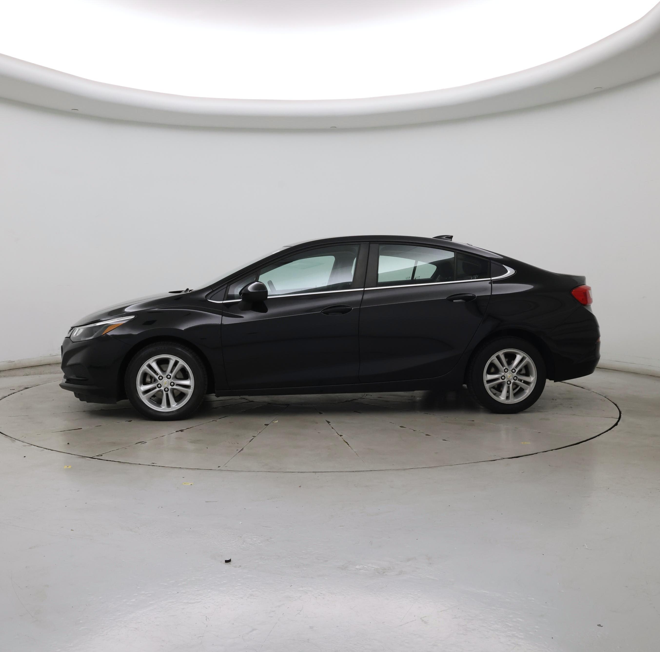 Thumbnail: 2018 Chevrolet Cruze - 3
