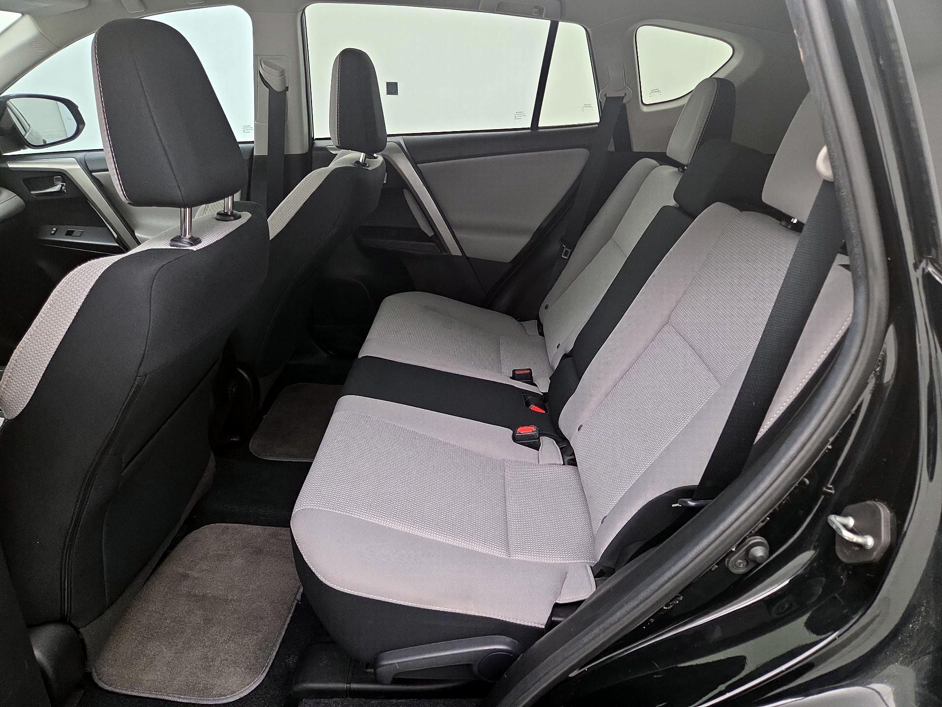 Thumbnail: 2018 Toyota RAV4 - 20