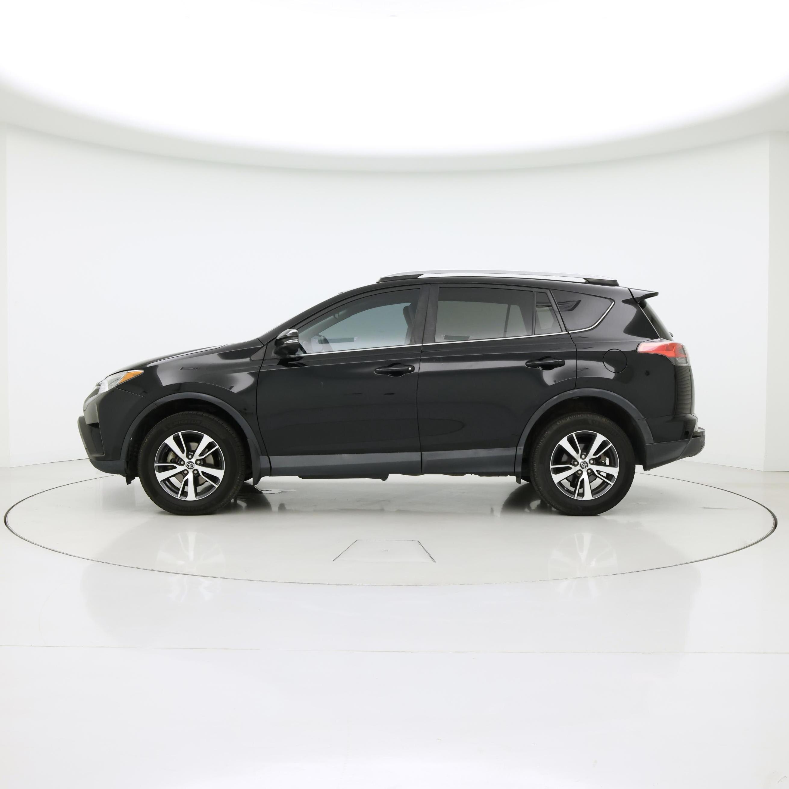 Thumbnail: 2018 Toyota RAV4 - 3