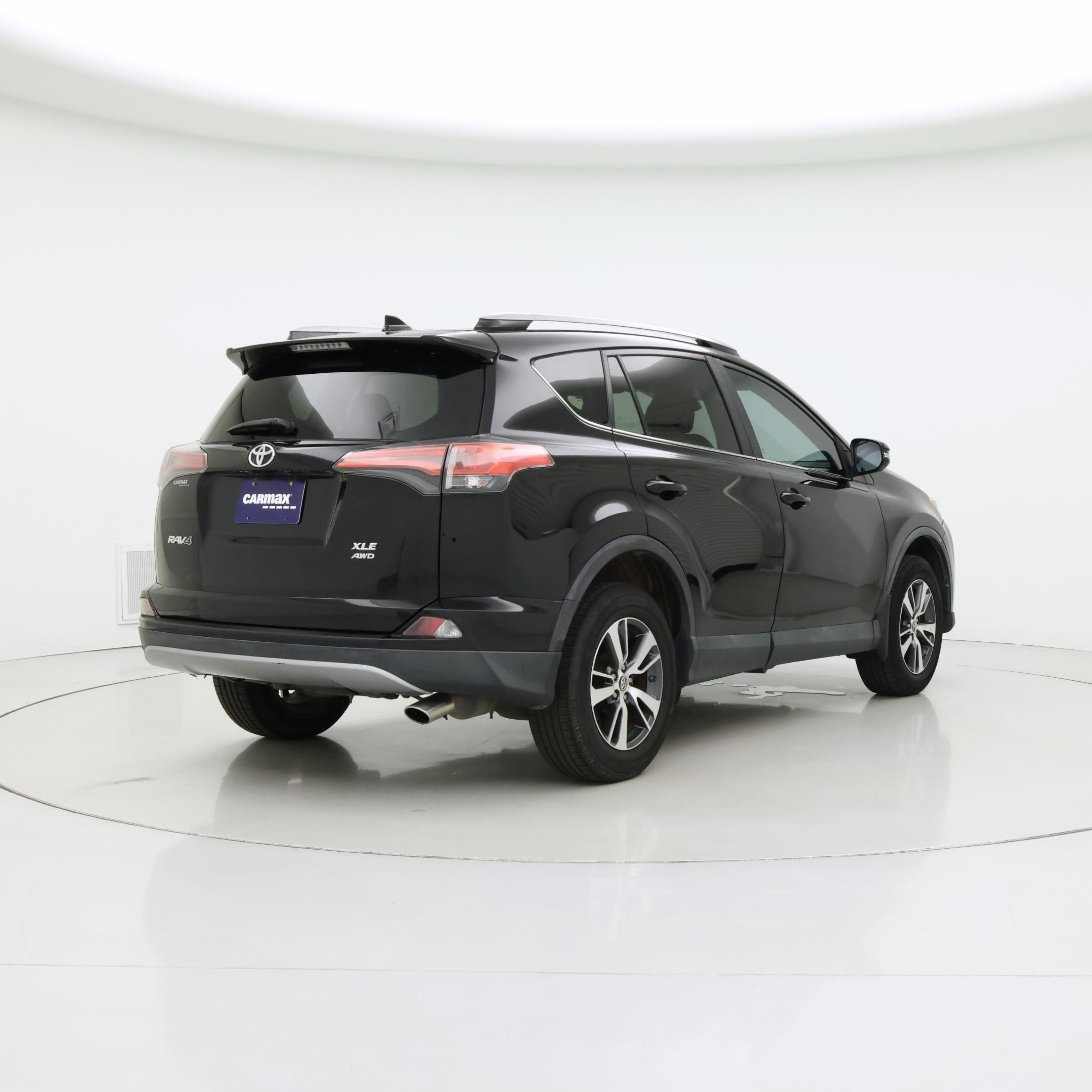 Thumbnail: 2018 Toyota RAV4 - 8