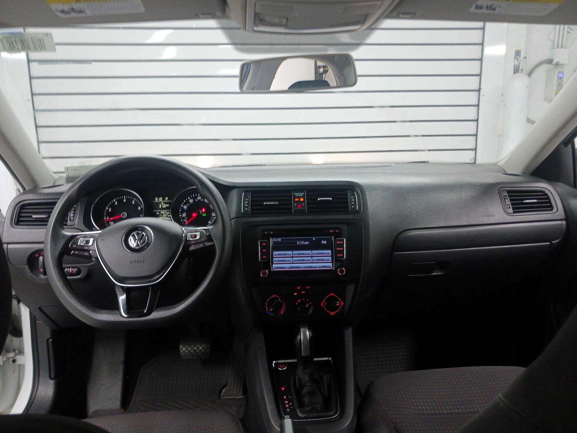 Thumbnail: 2015 Volkswagen Jetta - 9