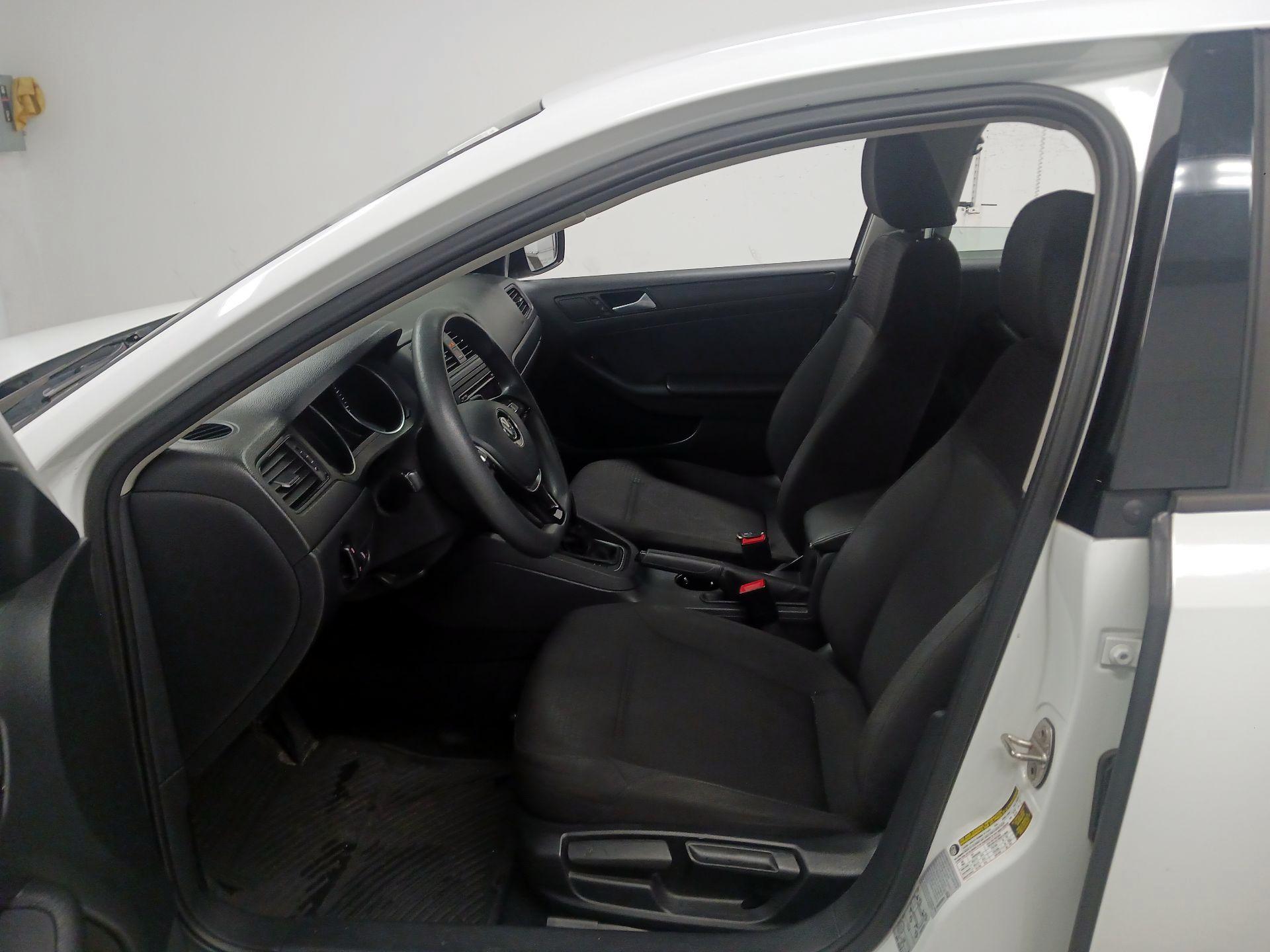 Thumbnail: 2015 Volkswagen Jetta - 11
