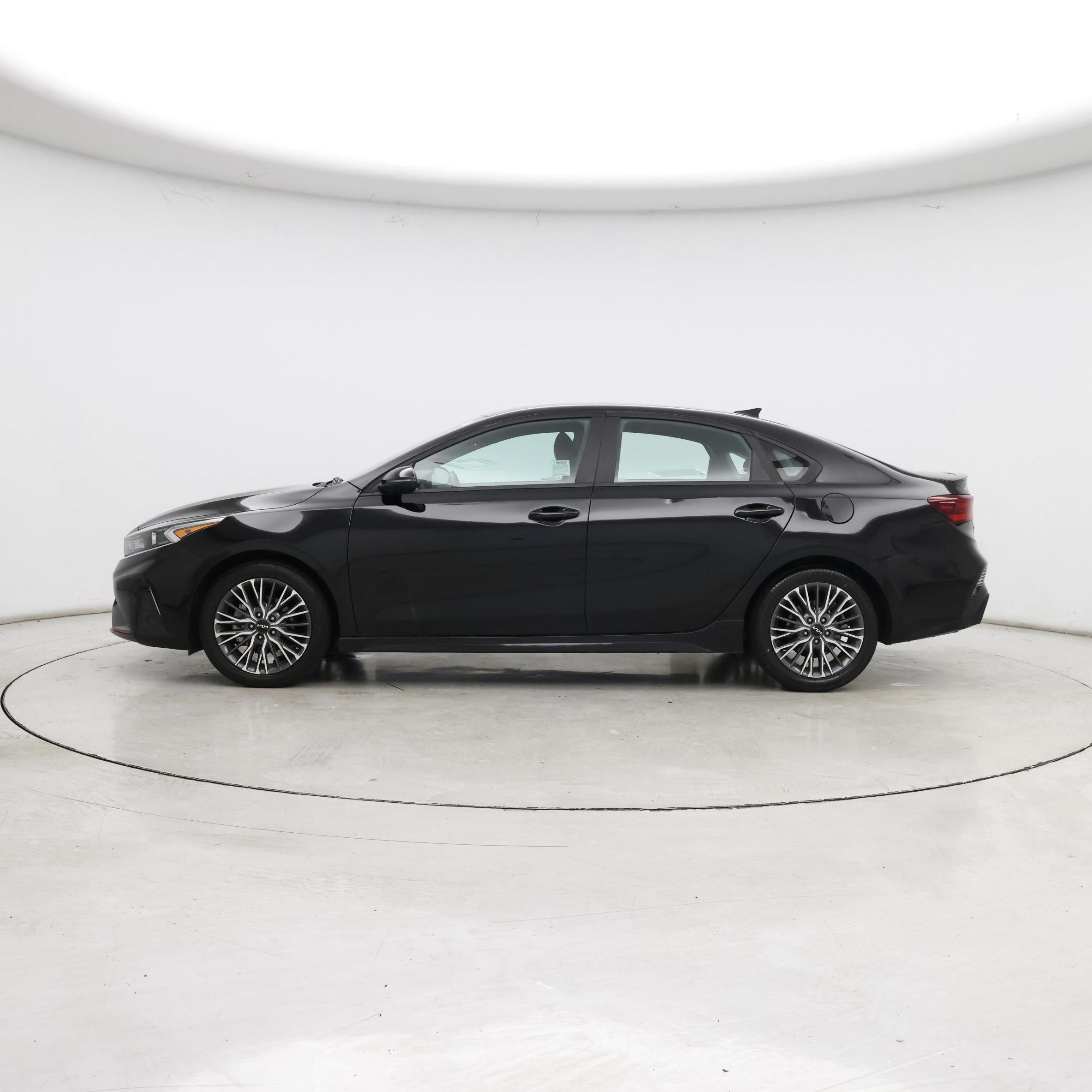 Thumbnail: 2023 Kia Forte - 3