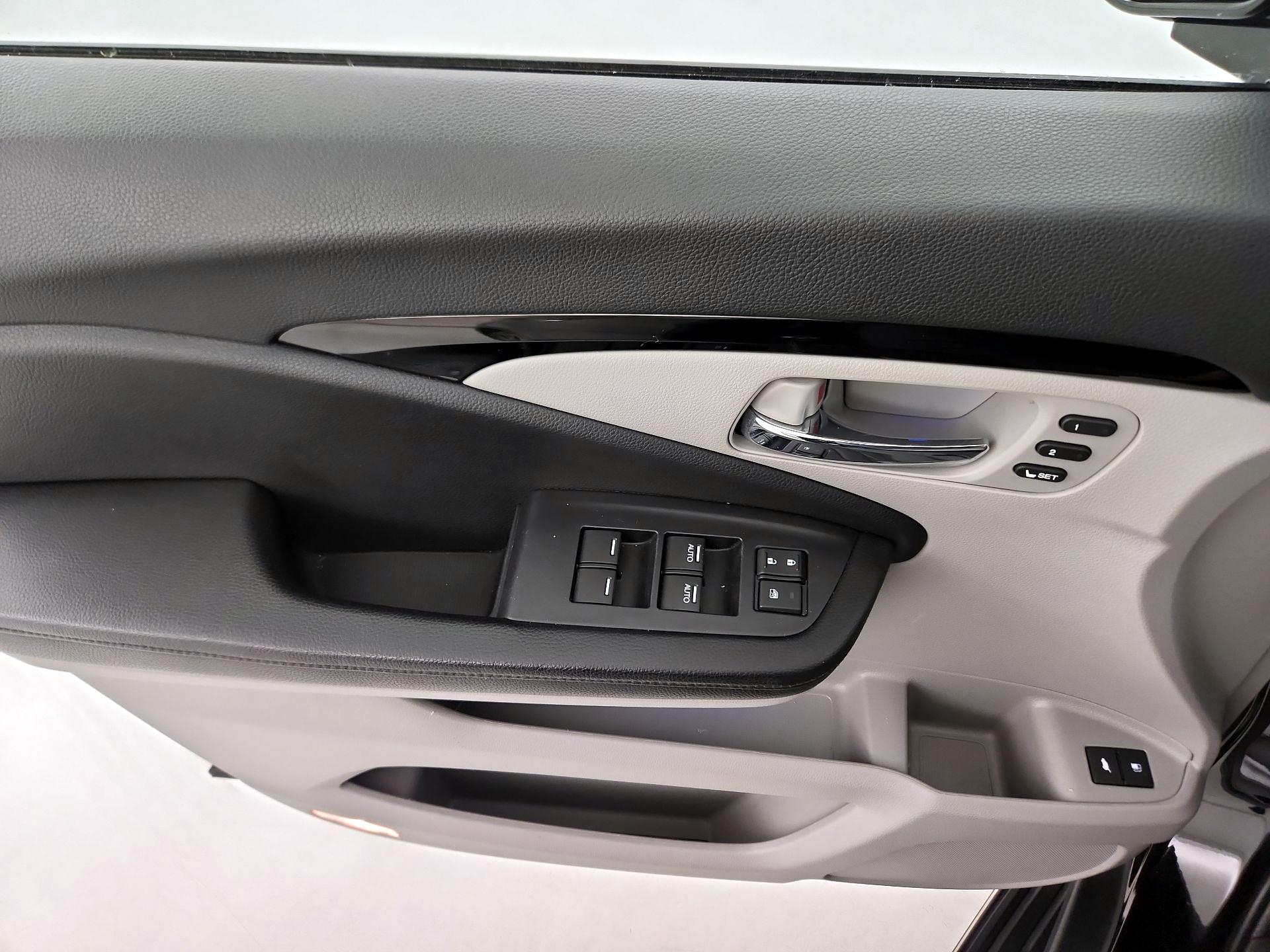 Thumbnail: 2019 Honda Pilot - 12