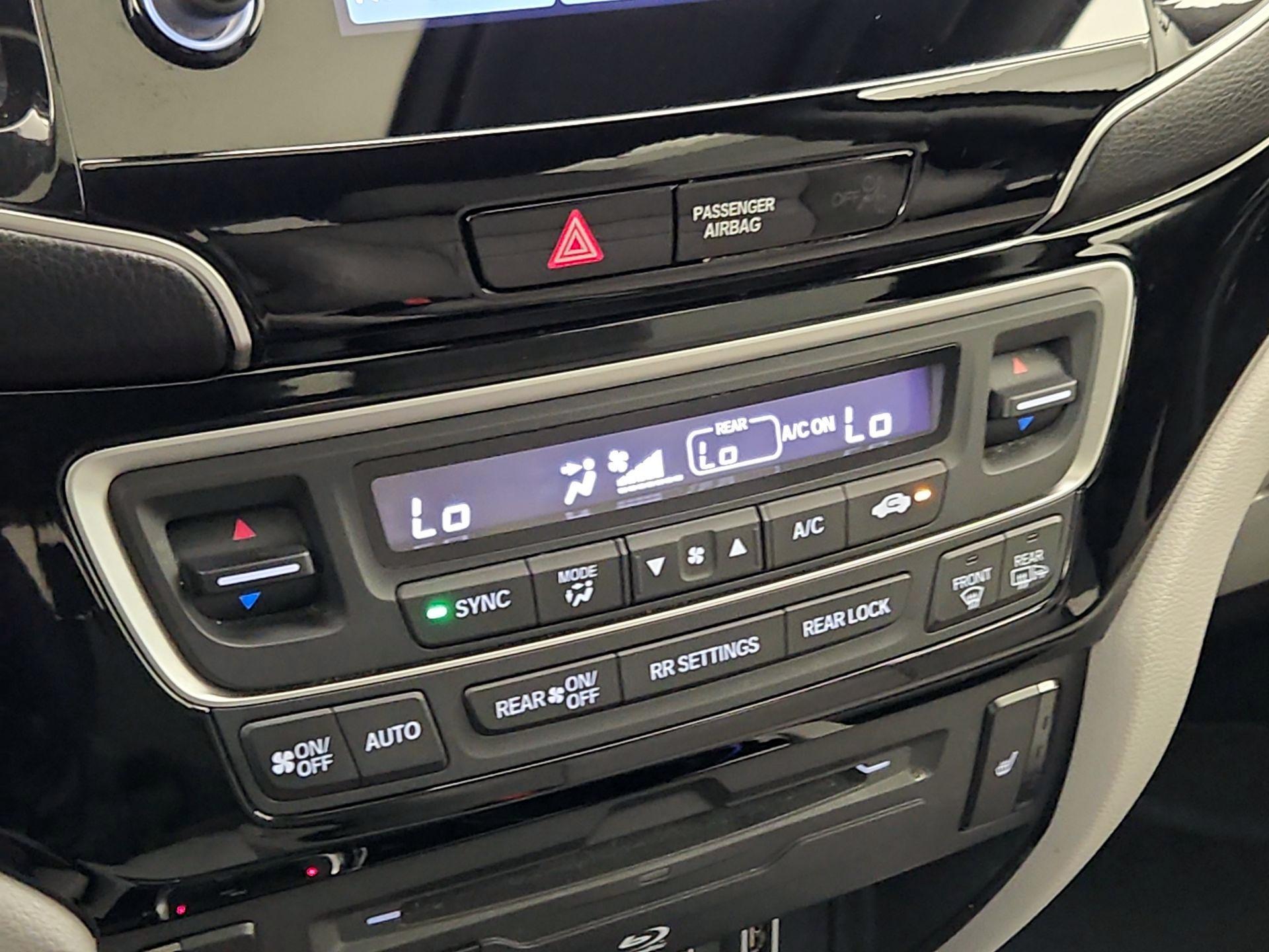 Thumbnail: 2019 Honda Pilot - 16