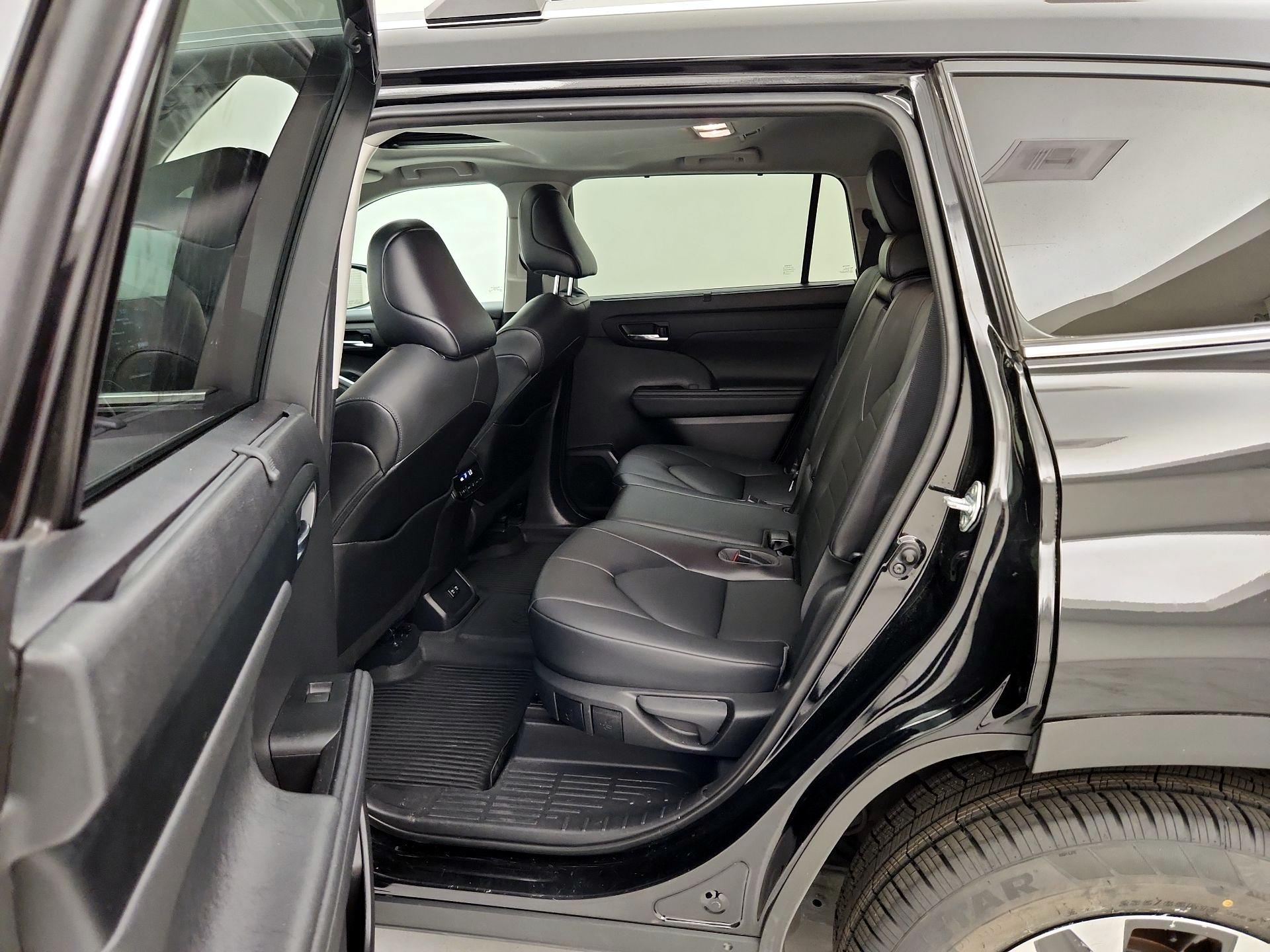 Thumbnail: 2021 Toyota Highlander - 20