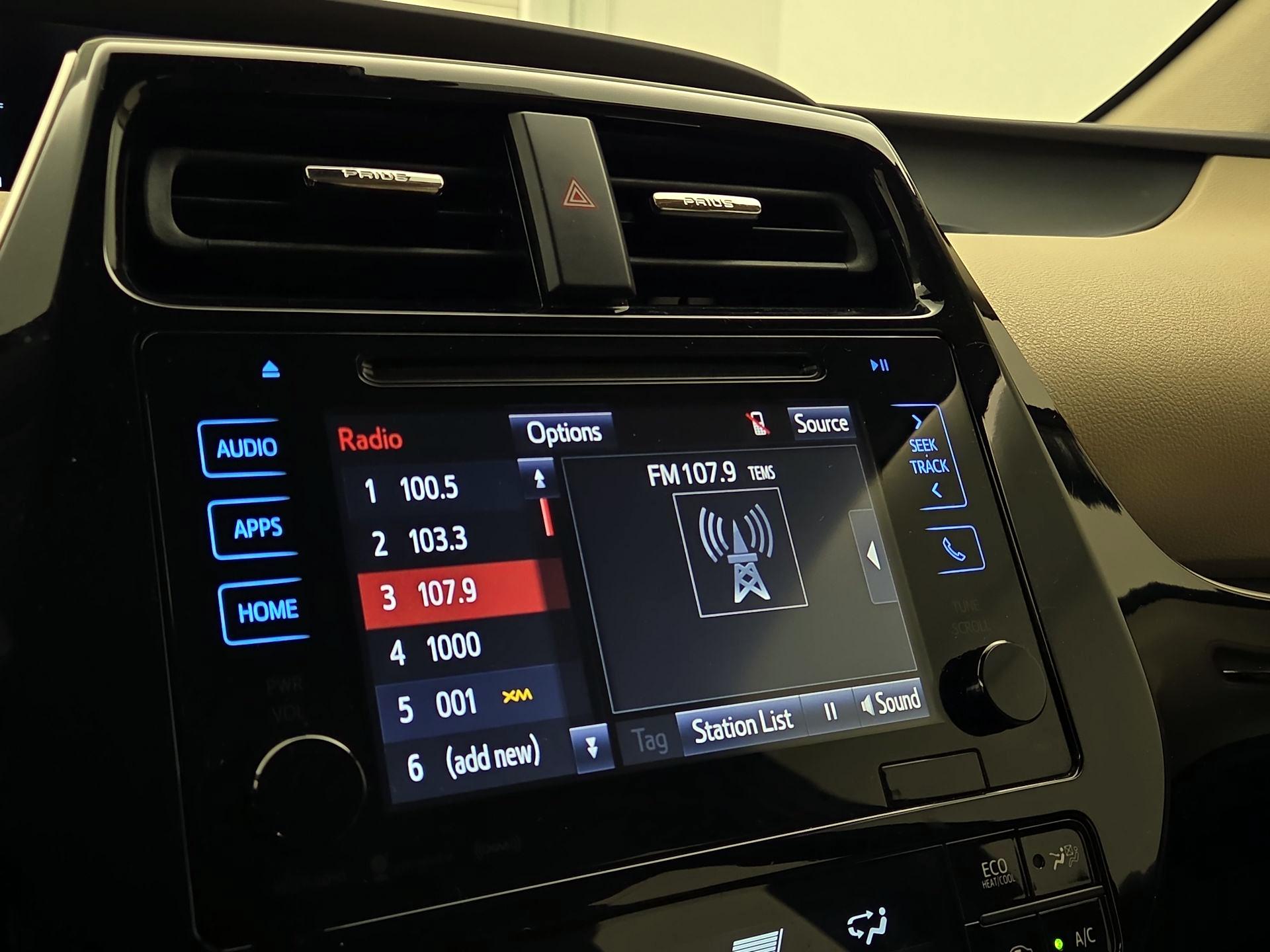 Thumbnail: 2017 Toyota Prius - 16