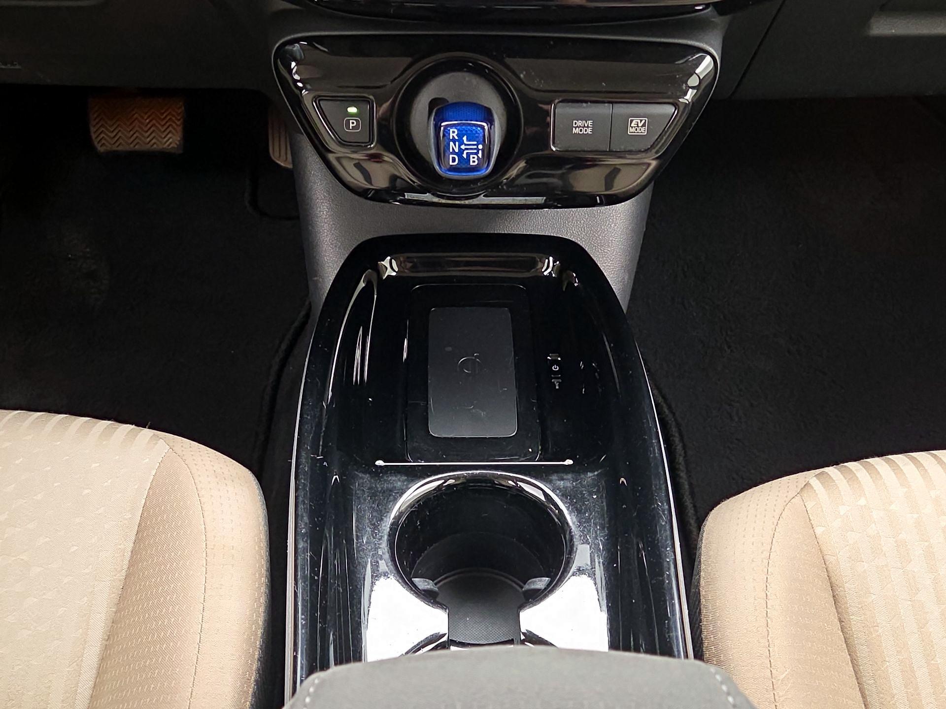 Thumbnail: 2017 Toyota Prius - 18
