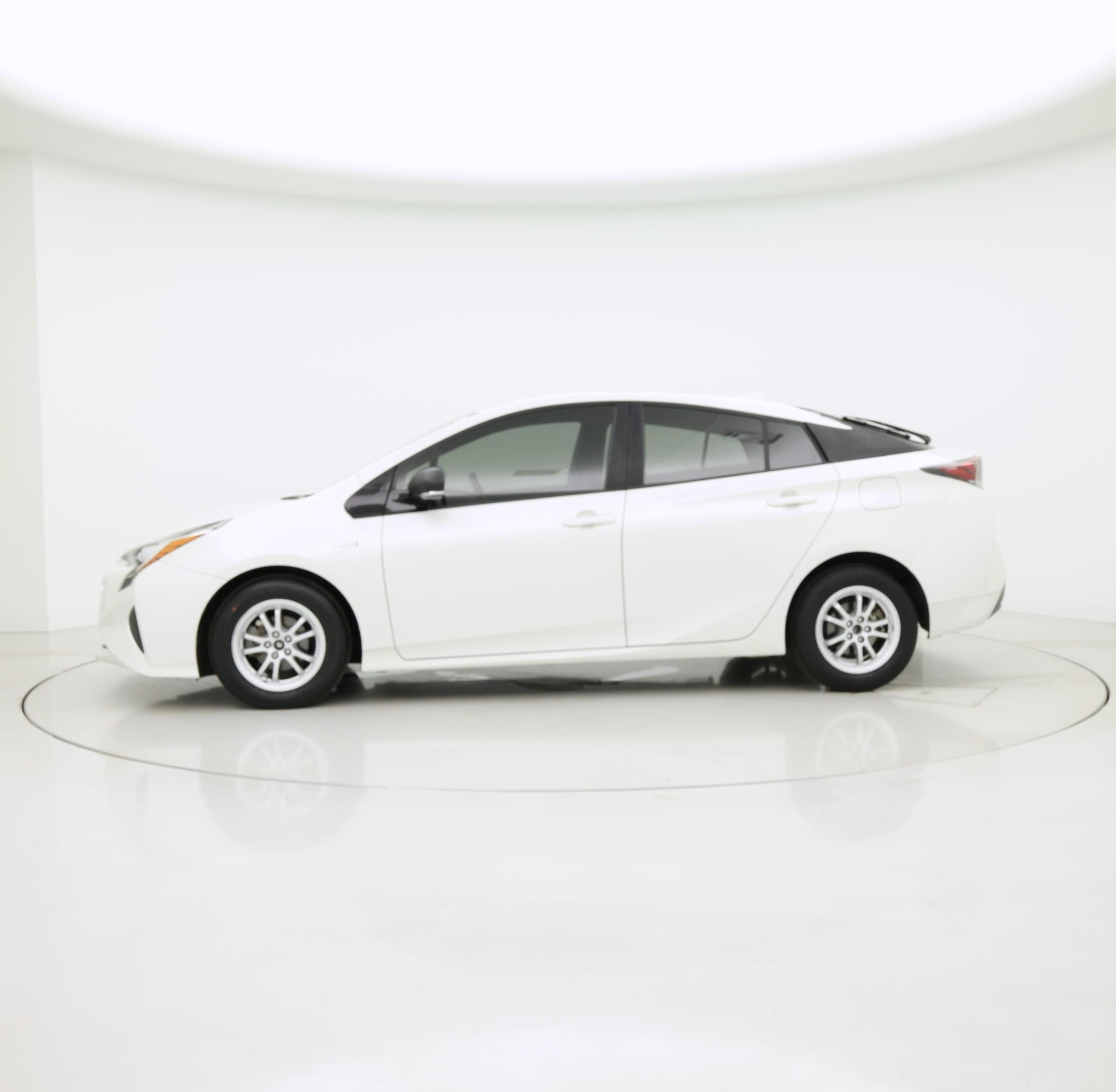 Thumbnail: 2017 Toyota Prius - 3