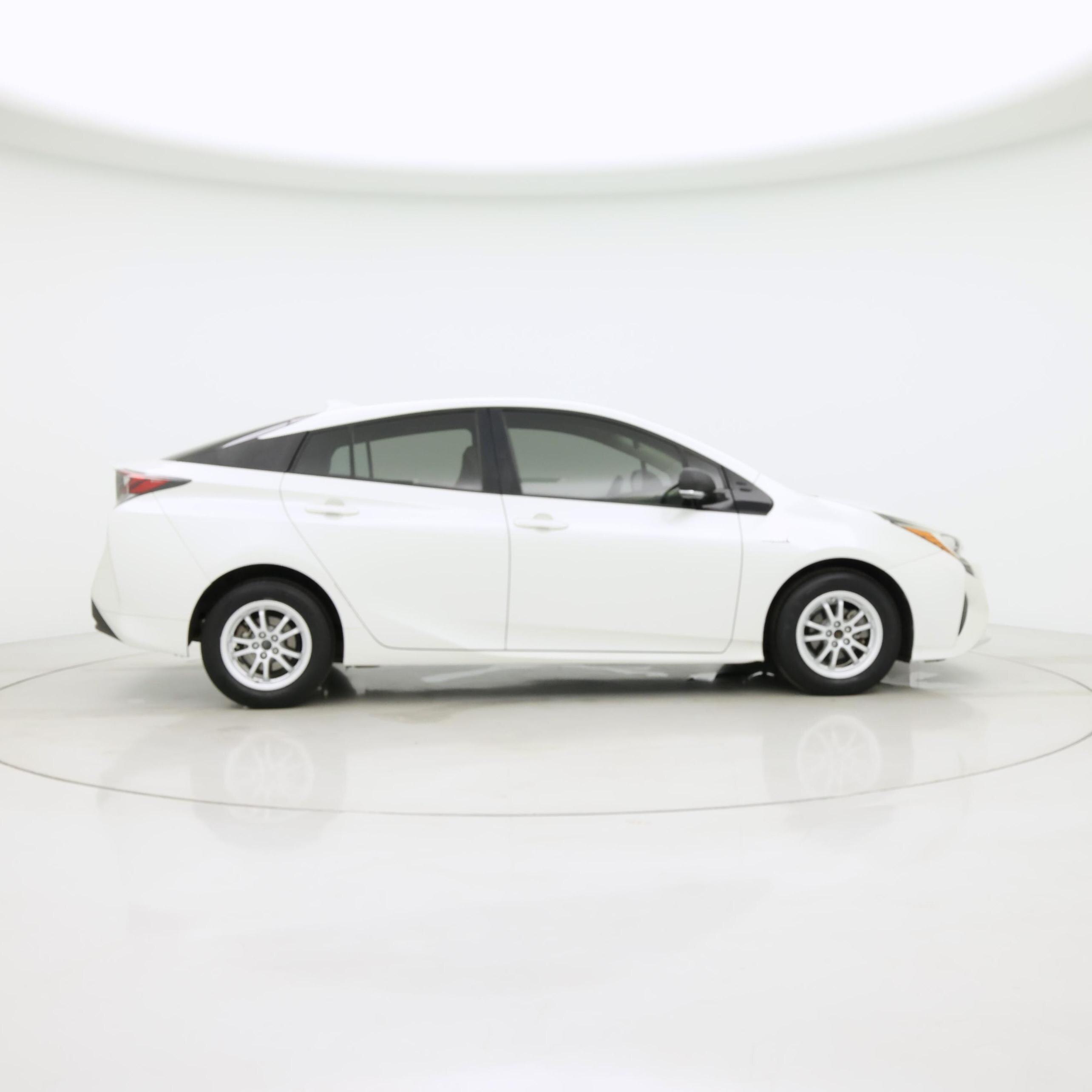 Thumbnail: 2017 Toyota Prius - 7