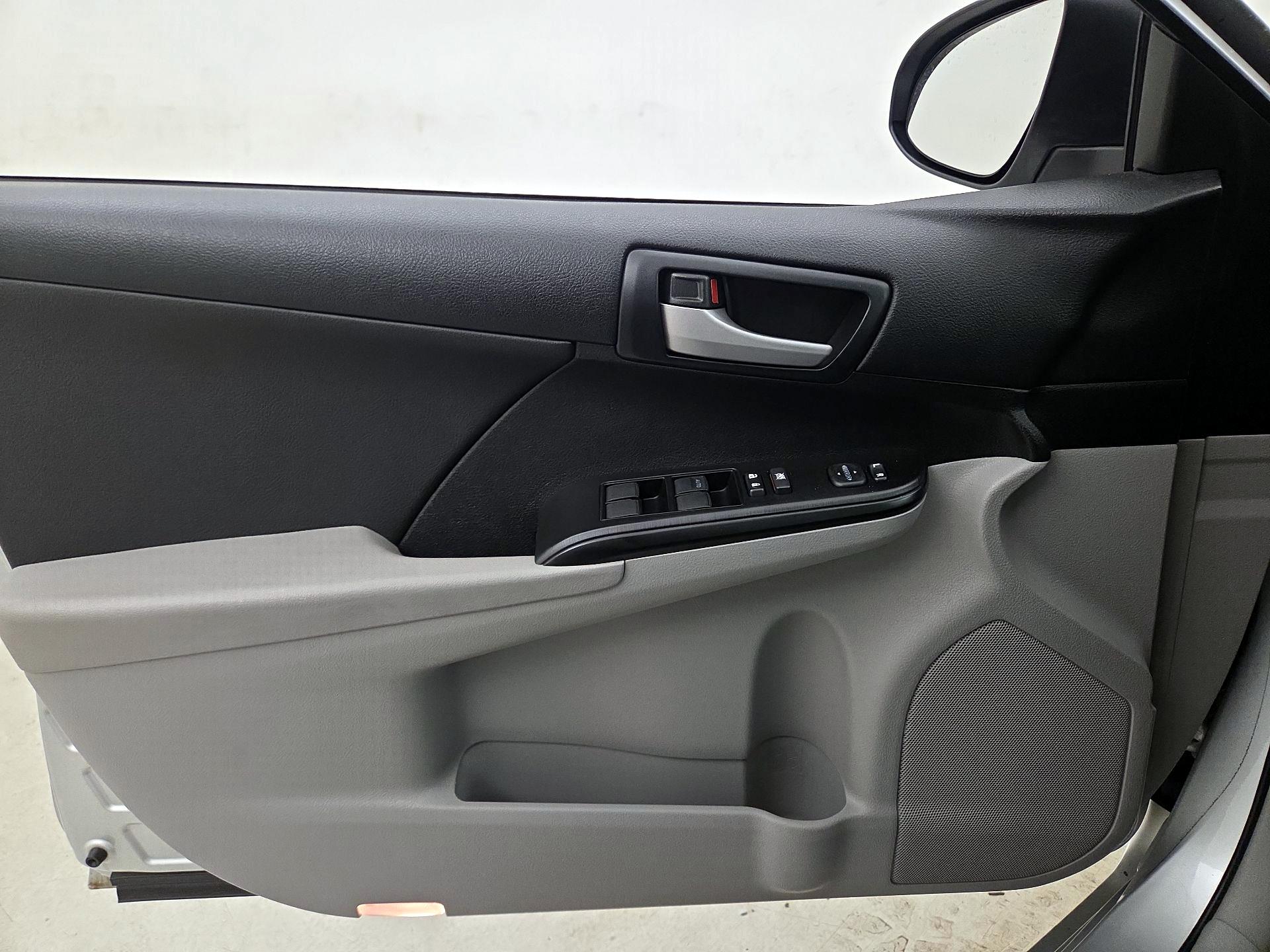 Thumbnail: 2014 Toyota Camry - 12