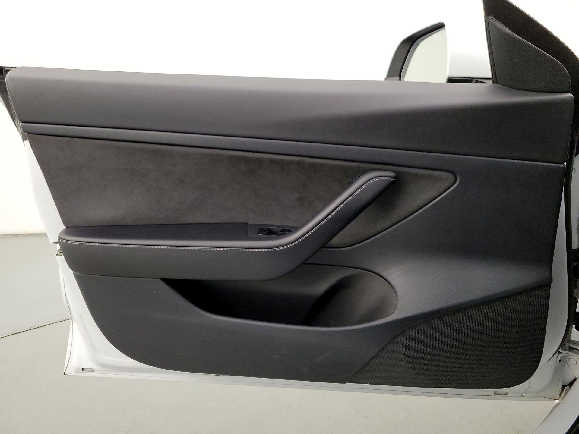 Thumbnail: 2021 Tesla Model 3 - 12