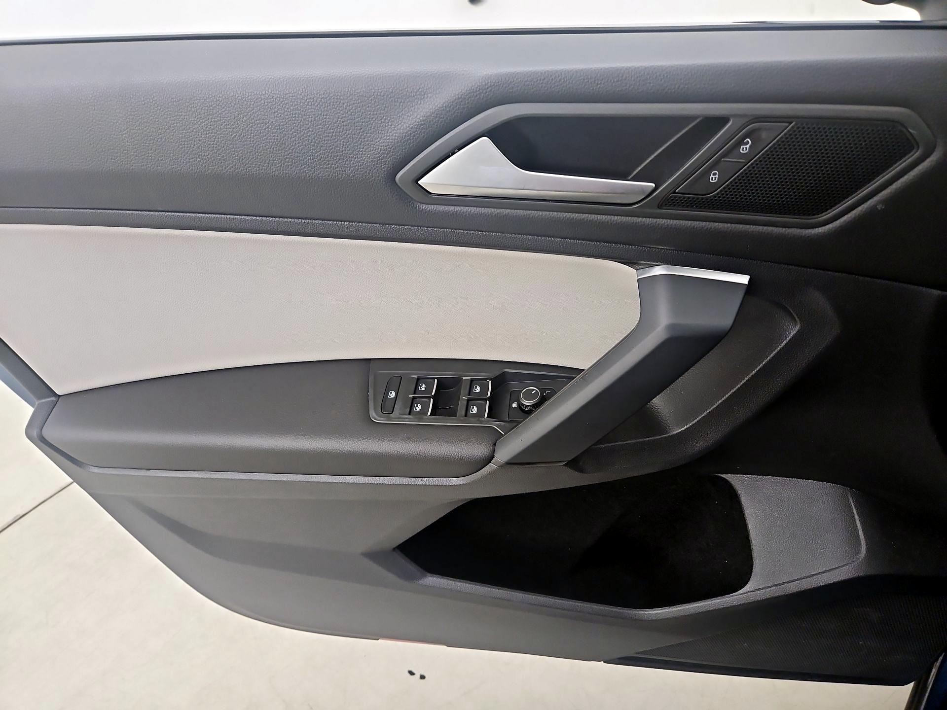 Thumbnail: 2019 Volkswagen Tiguan - 12