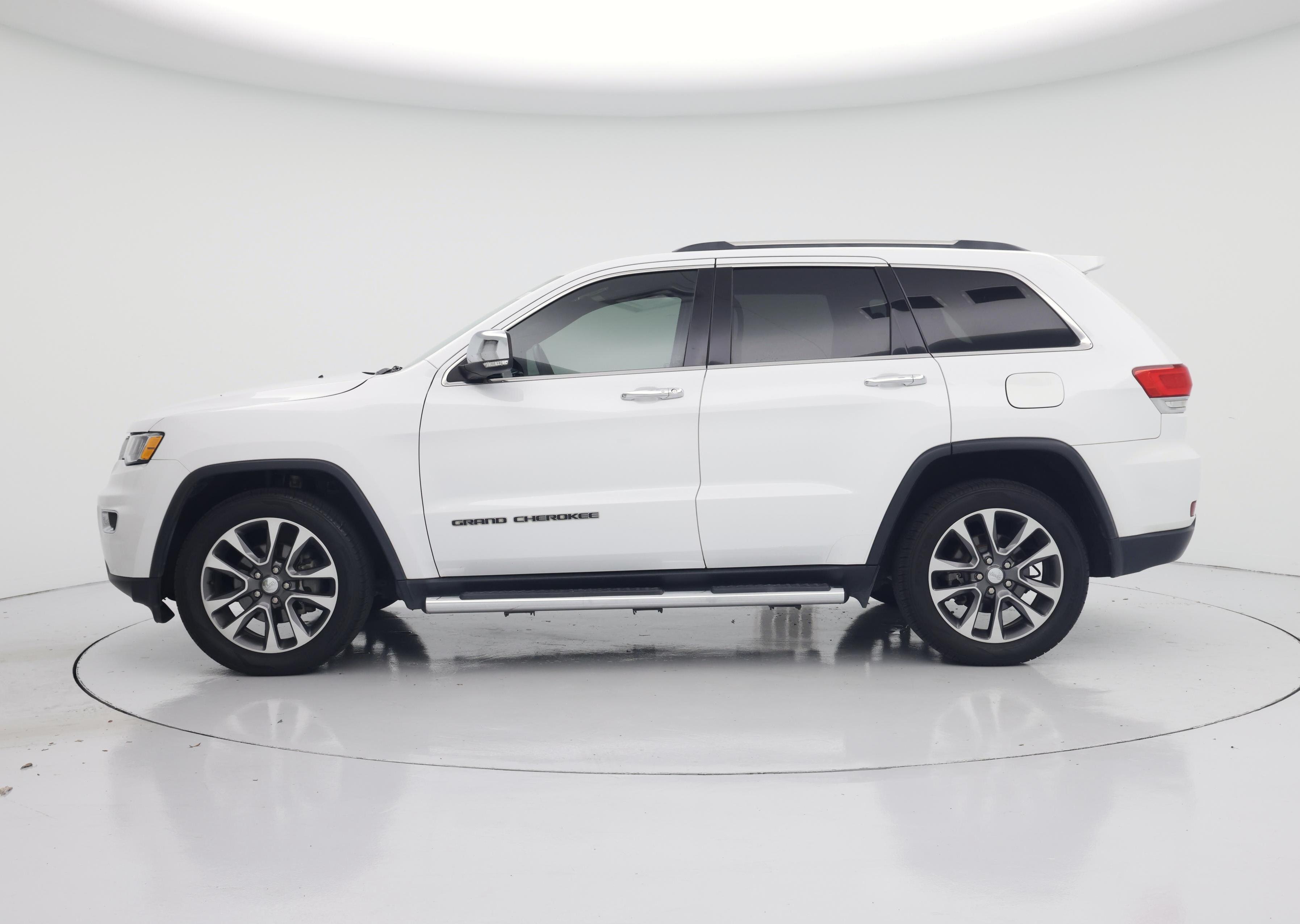 Thumbnail: 2018 Jeep Grand Cherokee - 3