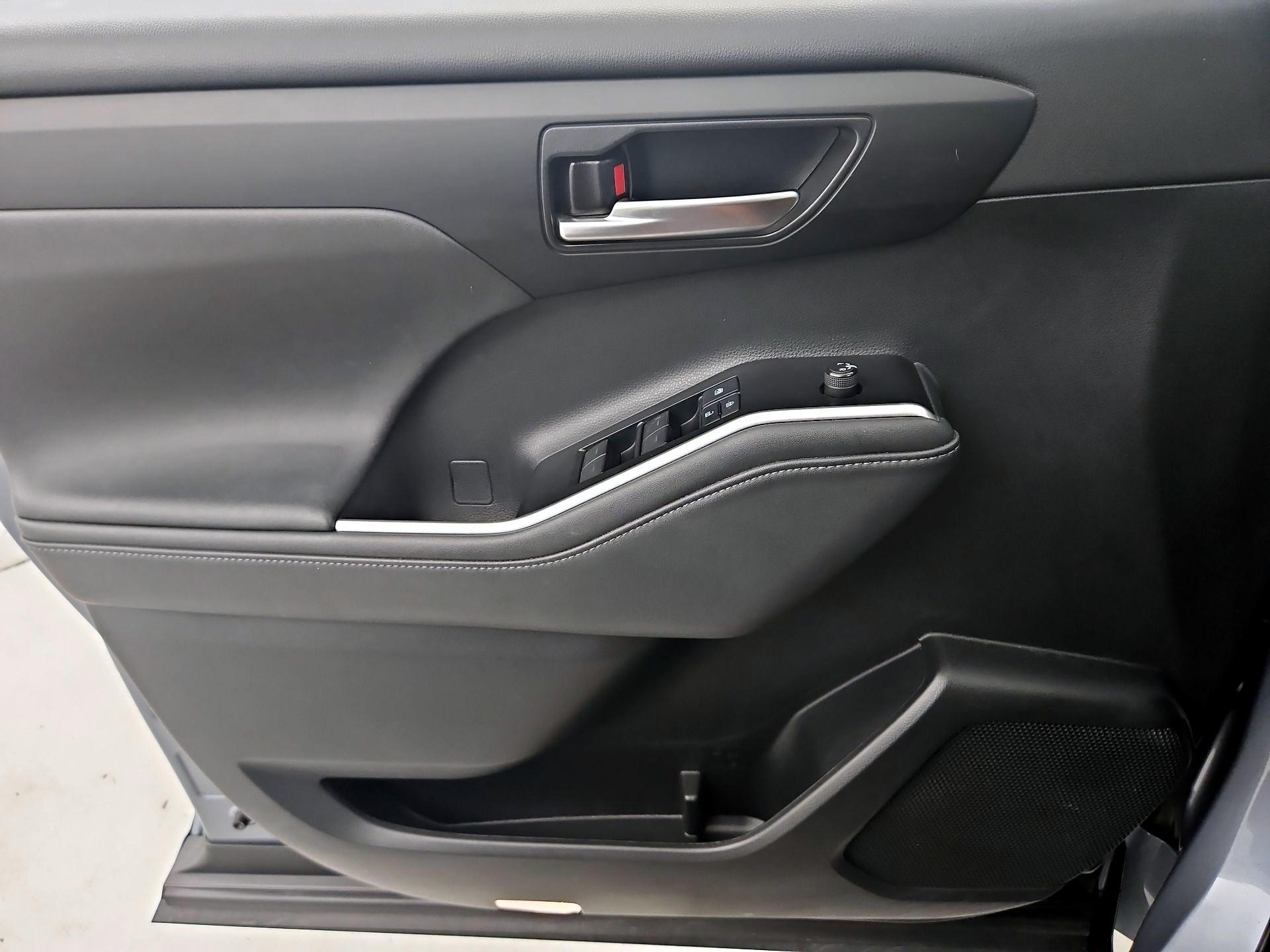 Thumbnail: 2021 Toyota Highlander - 12