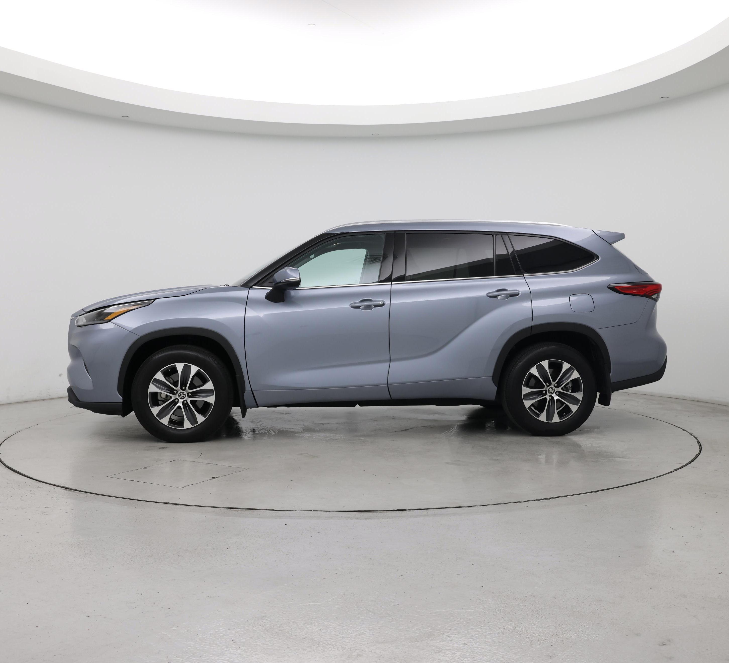 Thumbnail: 2021 Toyota Highlander - 3