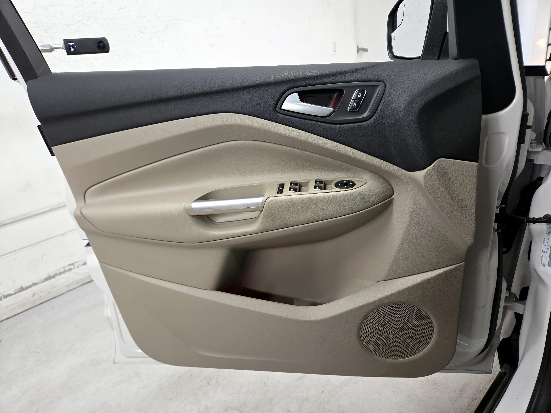 Thumbnail: 2016 Ford C-Max - 12
