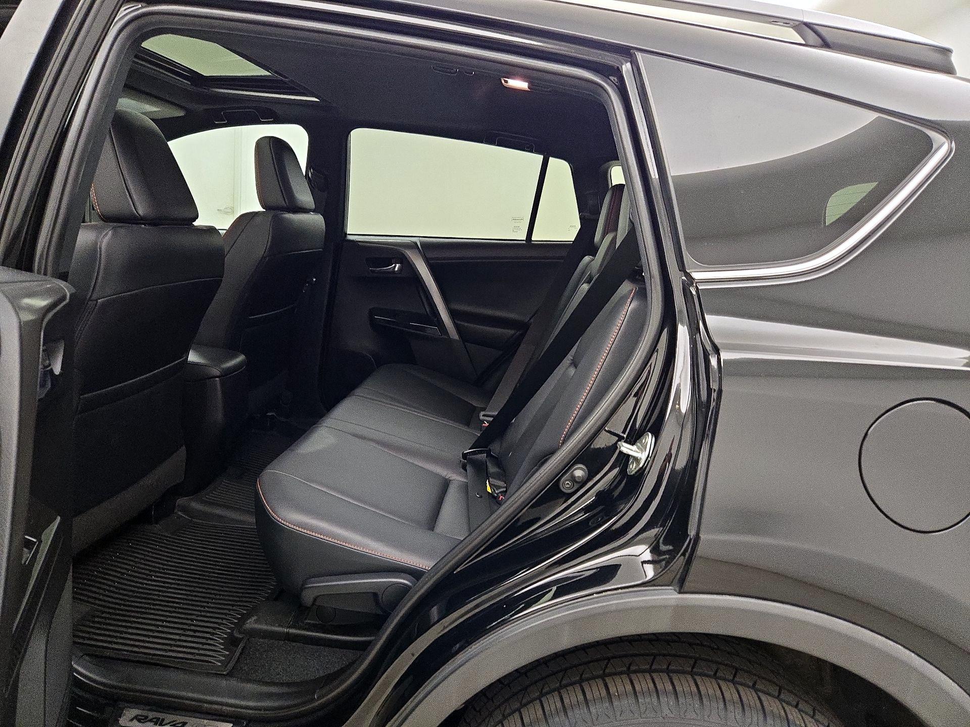 Thumbnail: 2018 Toyota RAV4 - 20
