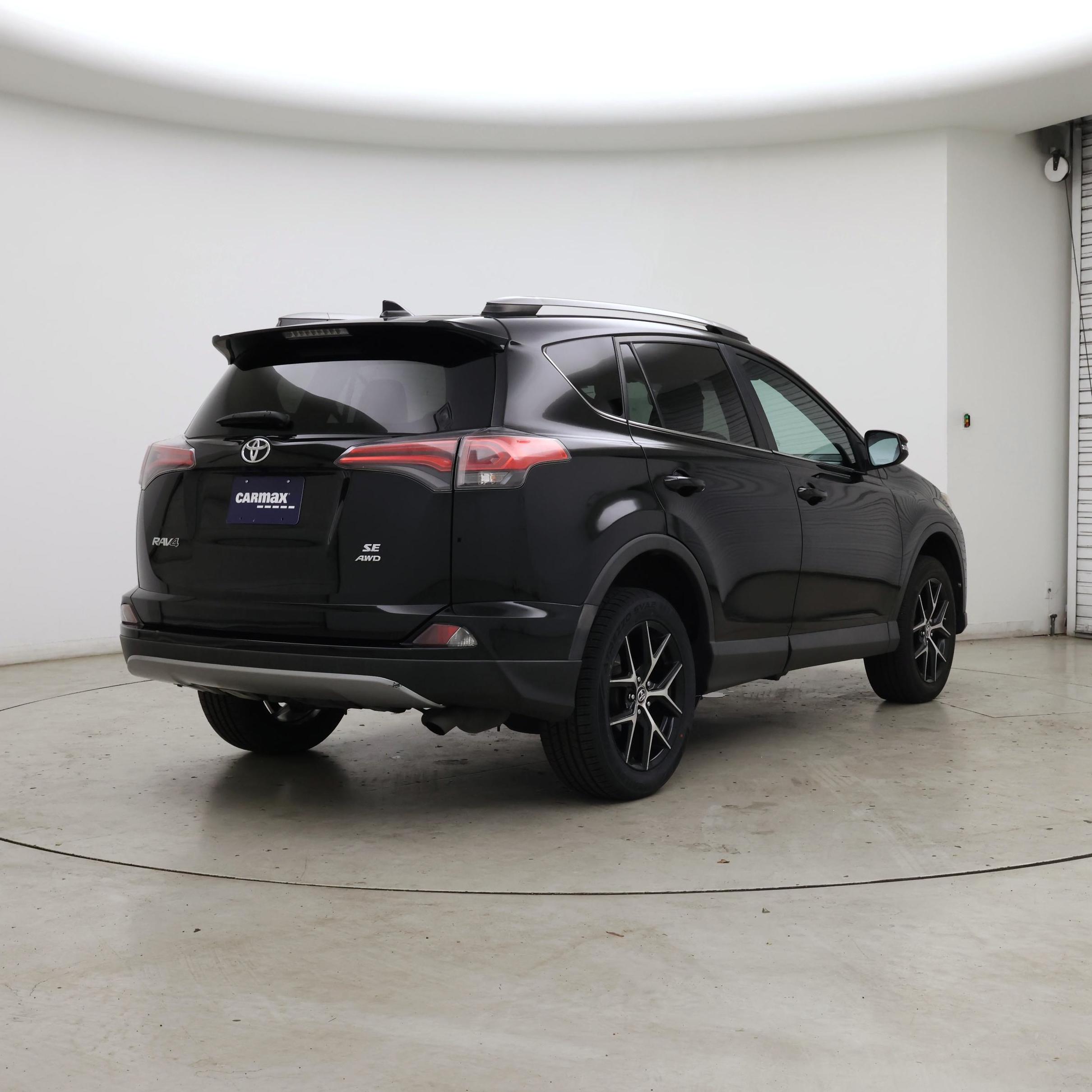 Thumbnail: 2018 Toyota RAV4 - 8