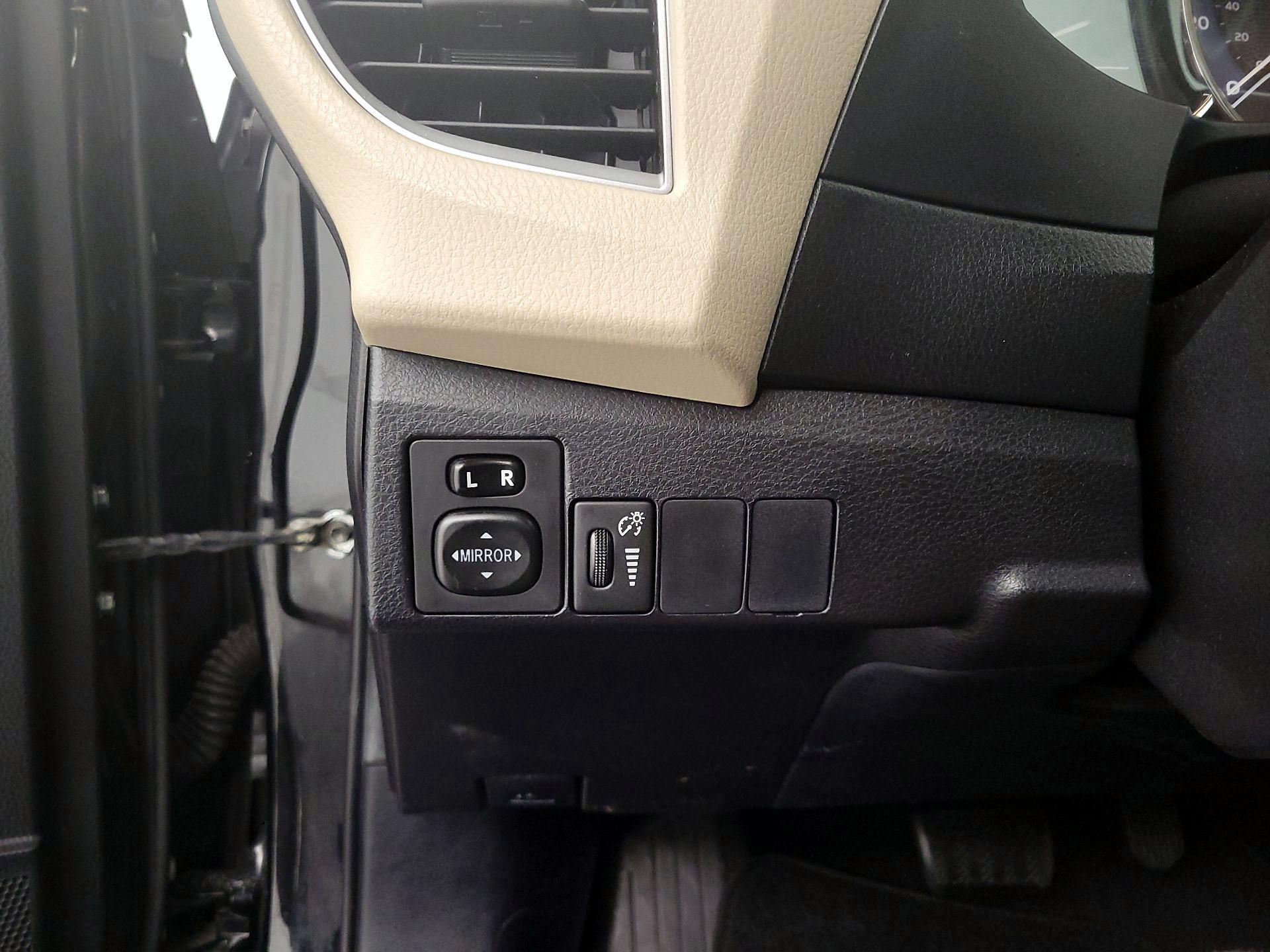 Thumbnail: 2015 Toyota Corolla - 13