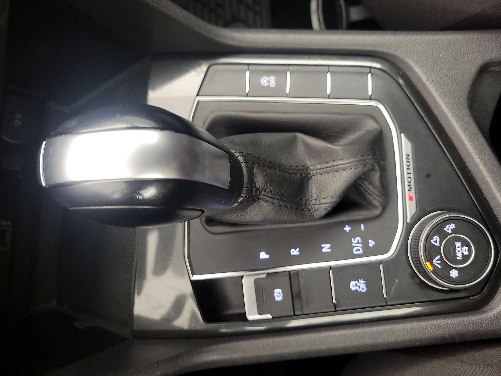Thumbnail: 2018 Volkswagen Tiguan - 18
