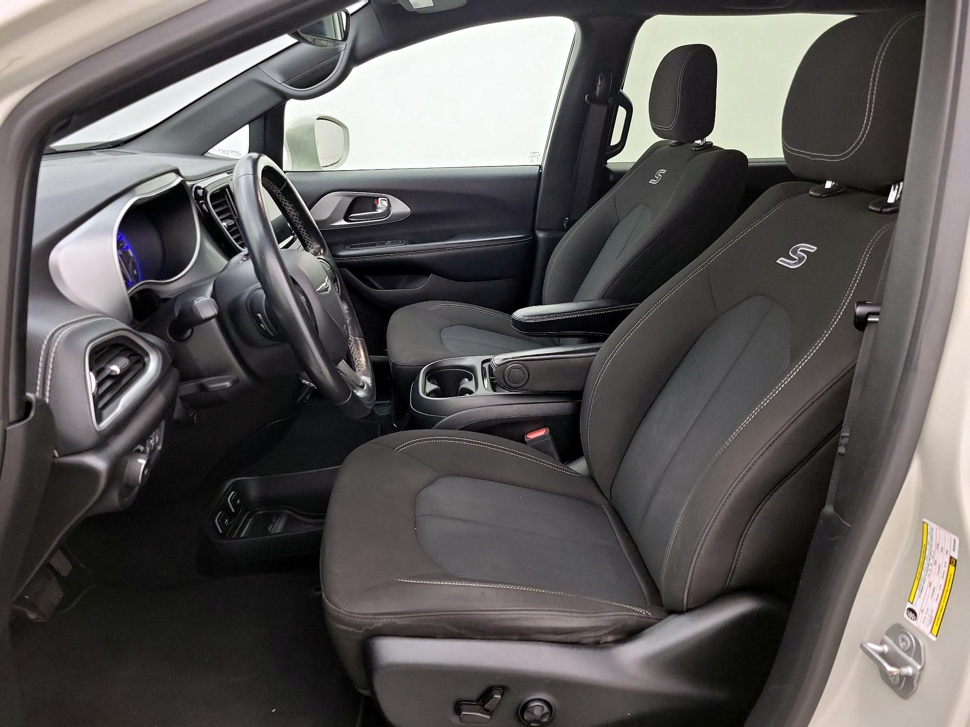 Thumbnail: 2021 Chrysler Pacifica - 11