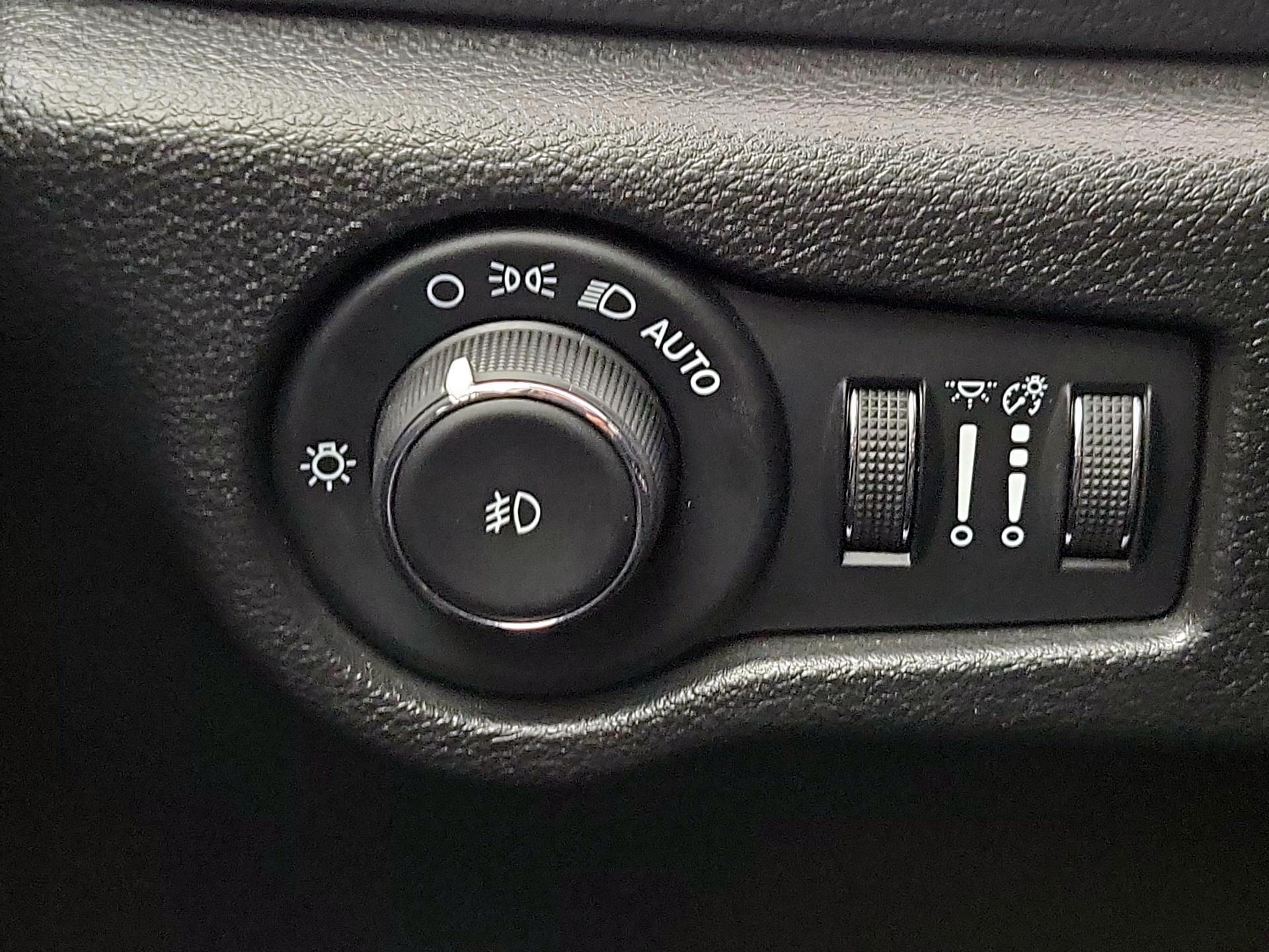 Thumbnail: 2021 Chrysler Pacifica - 13