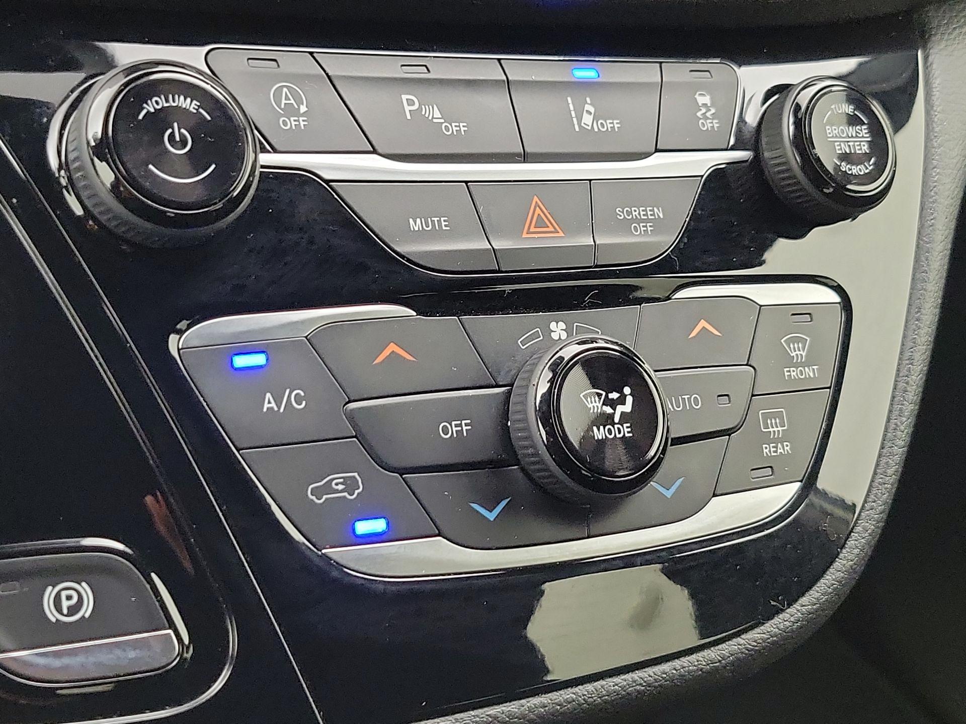 Thumbnail: 2021 Chrysler Pacifica - 16