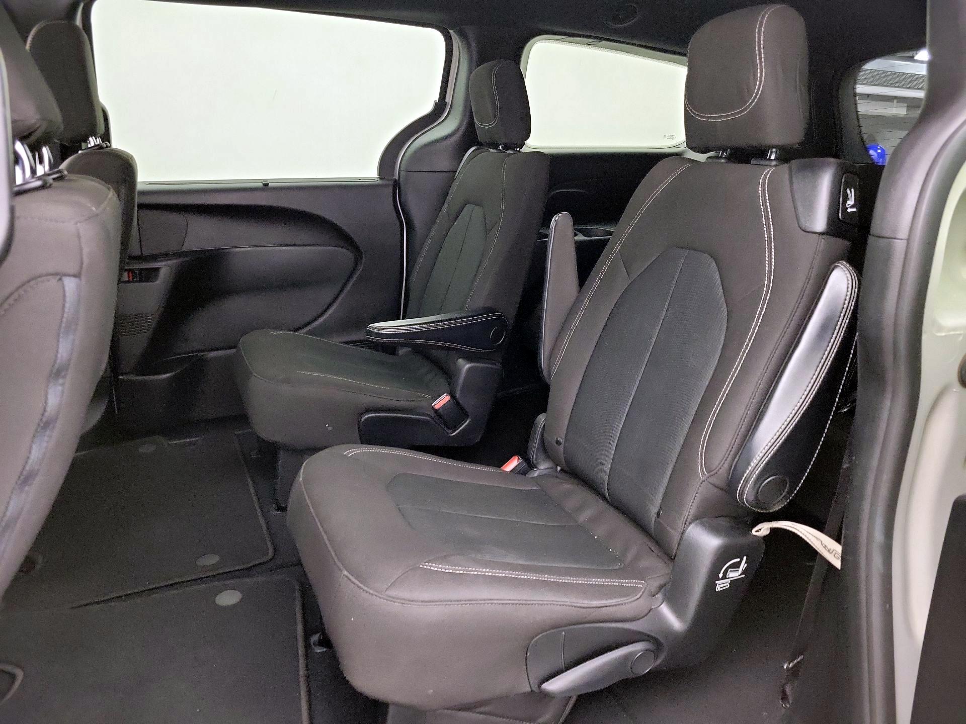 Thumbnail: 2021 Chrysler Pacifica - 19