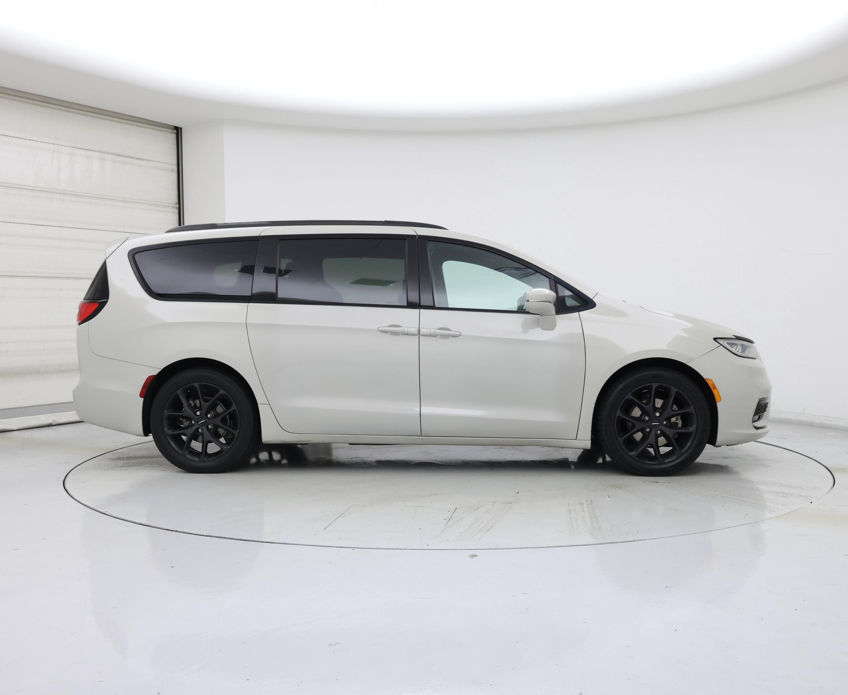 Thumbnail: 2021 Chrysler Pacifica - 7