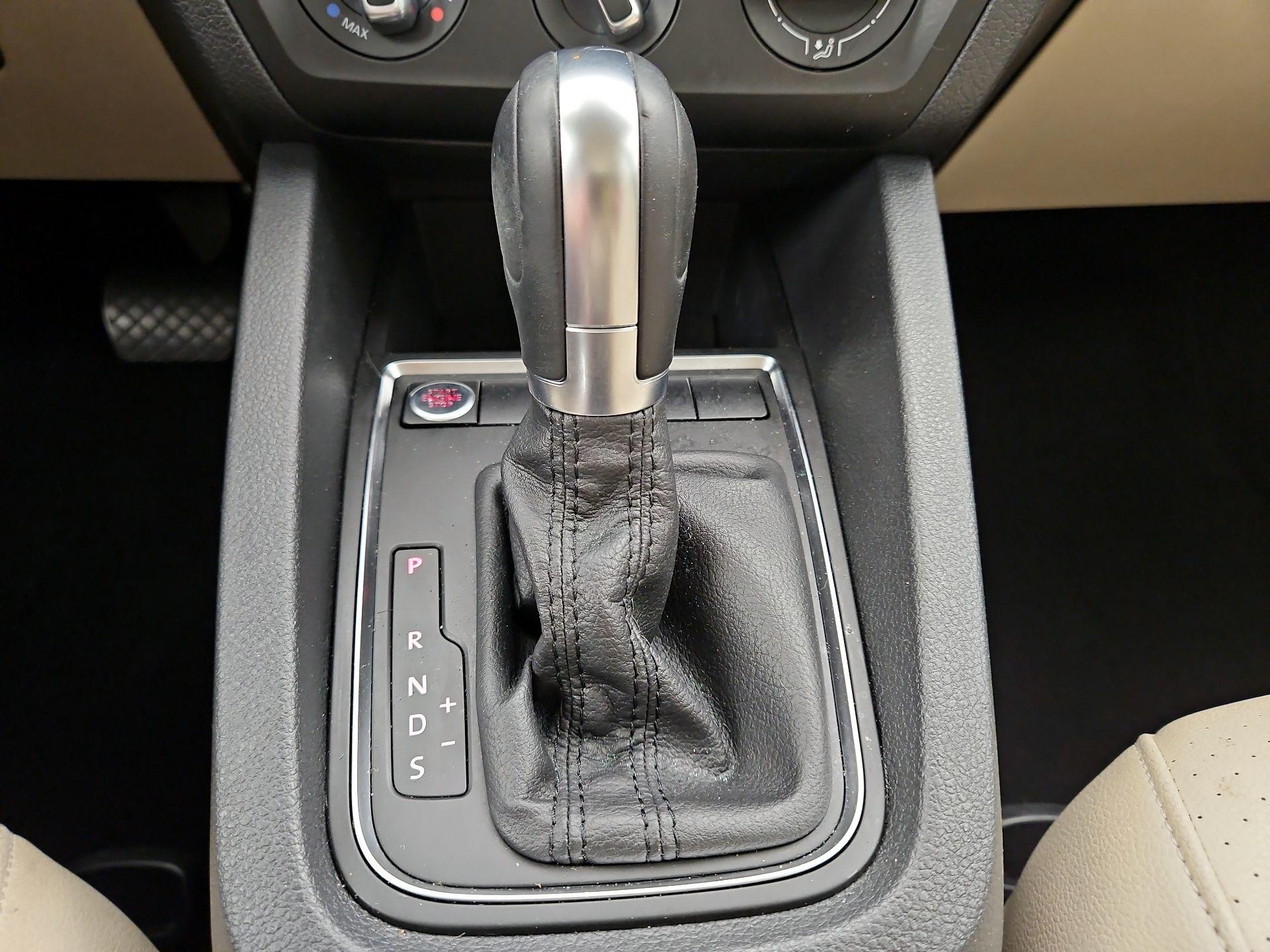 Thumbnail: 2017 Volkswagen Jetta - 17