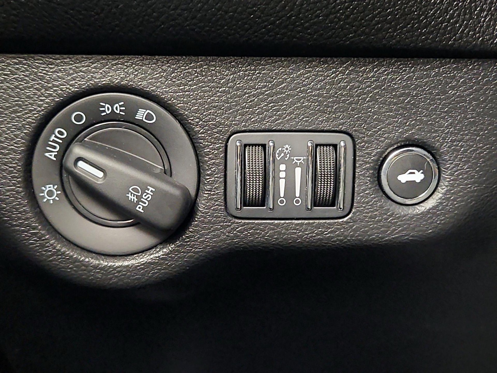 2023 Dodge Challenger R/T - Photo 14