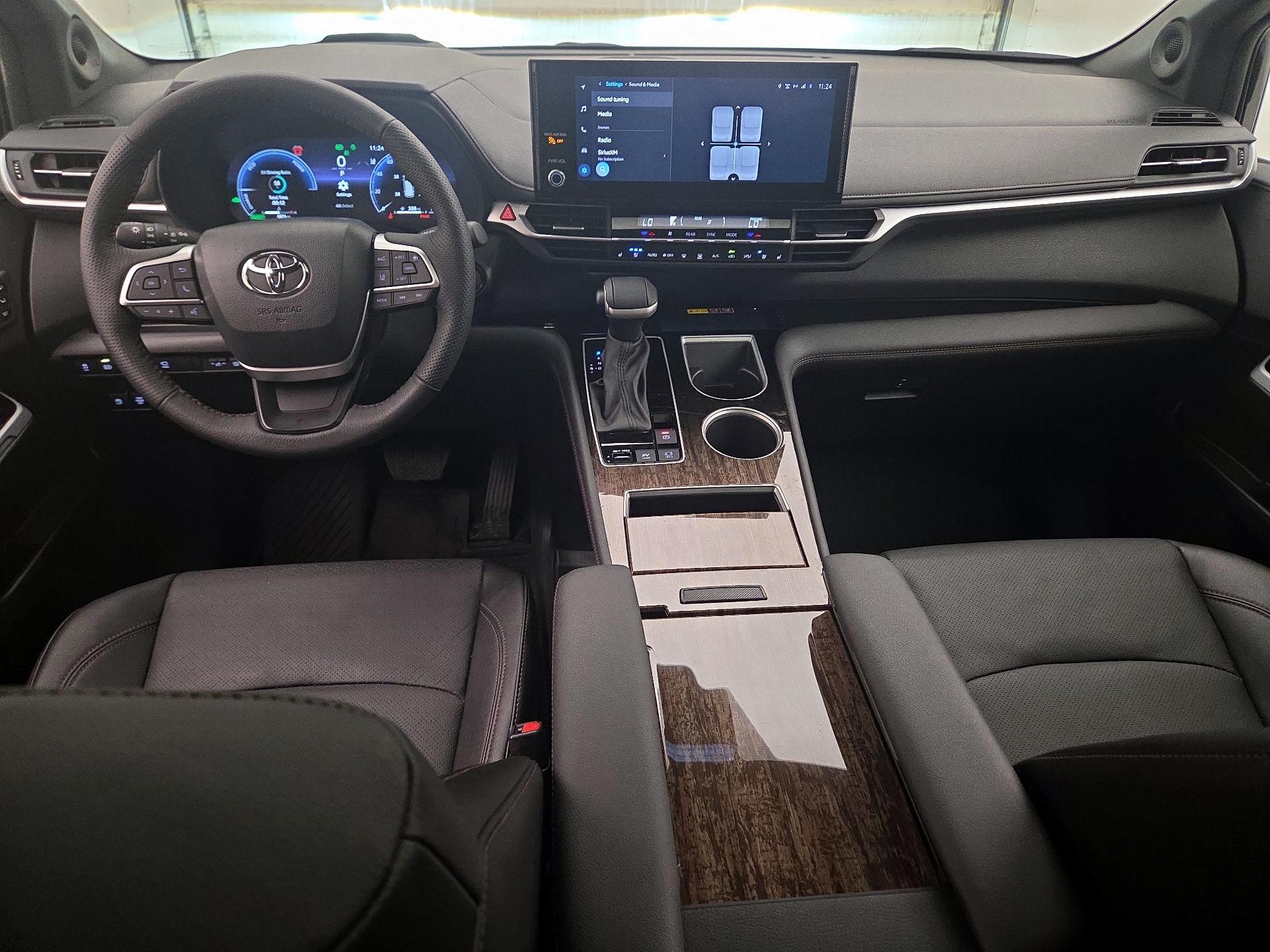 Thumbnail: 2025 Toyota Sienna - 9