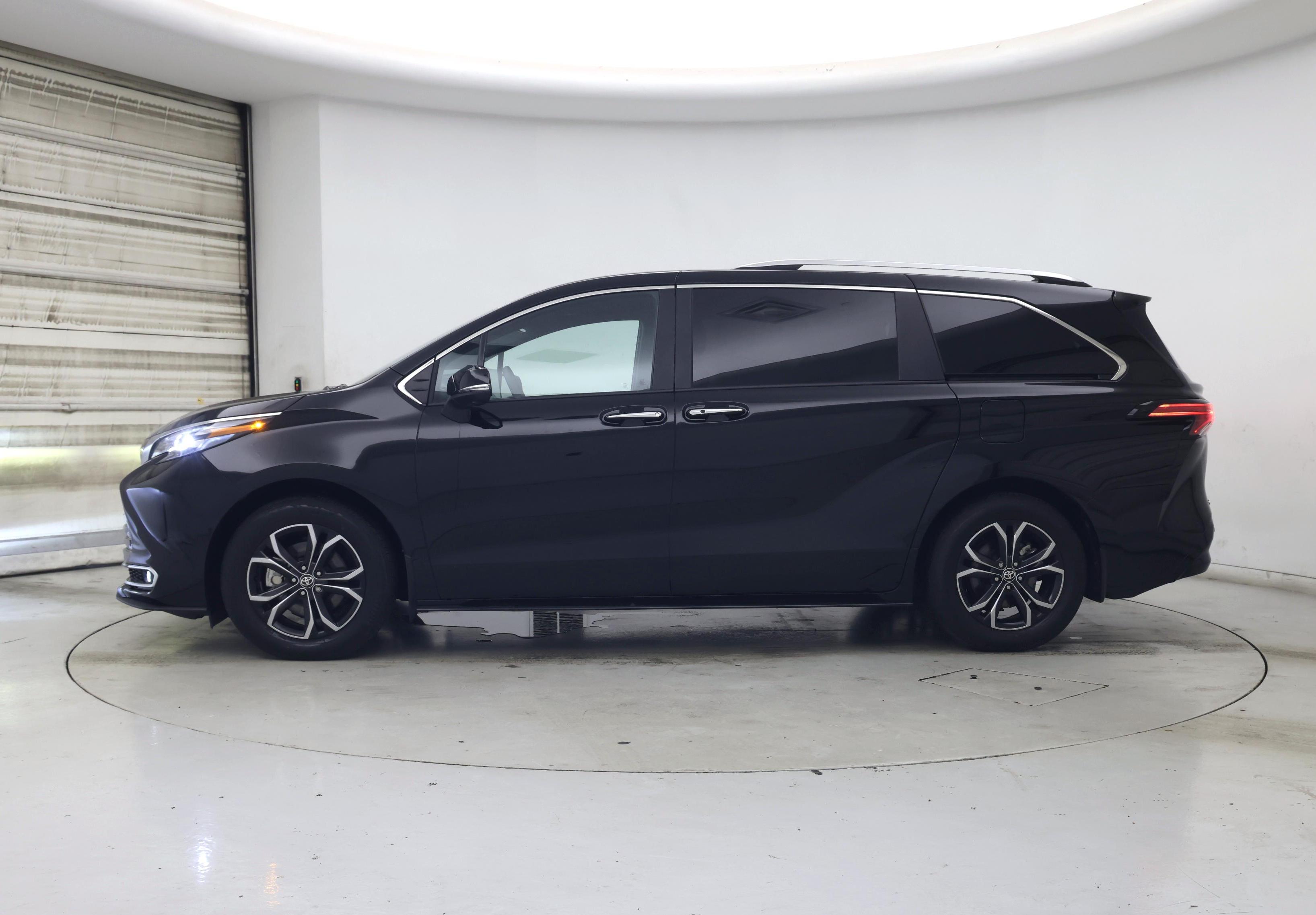 Thumbnail: 2025 Toyota Sienna - 3