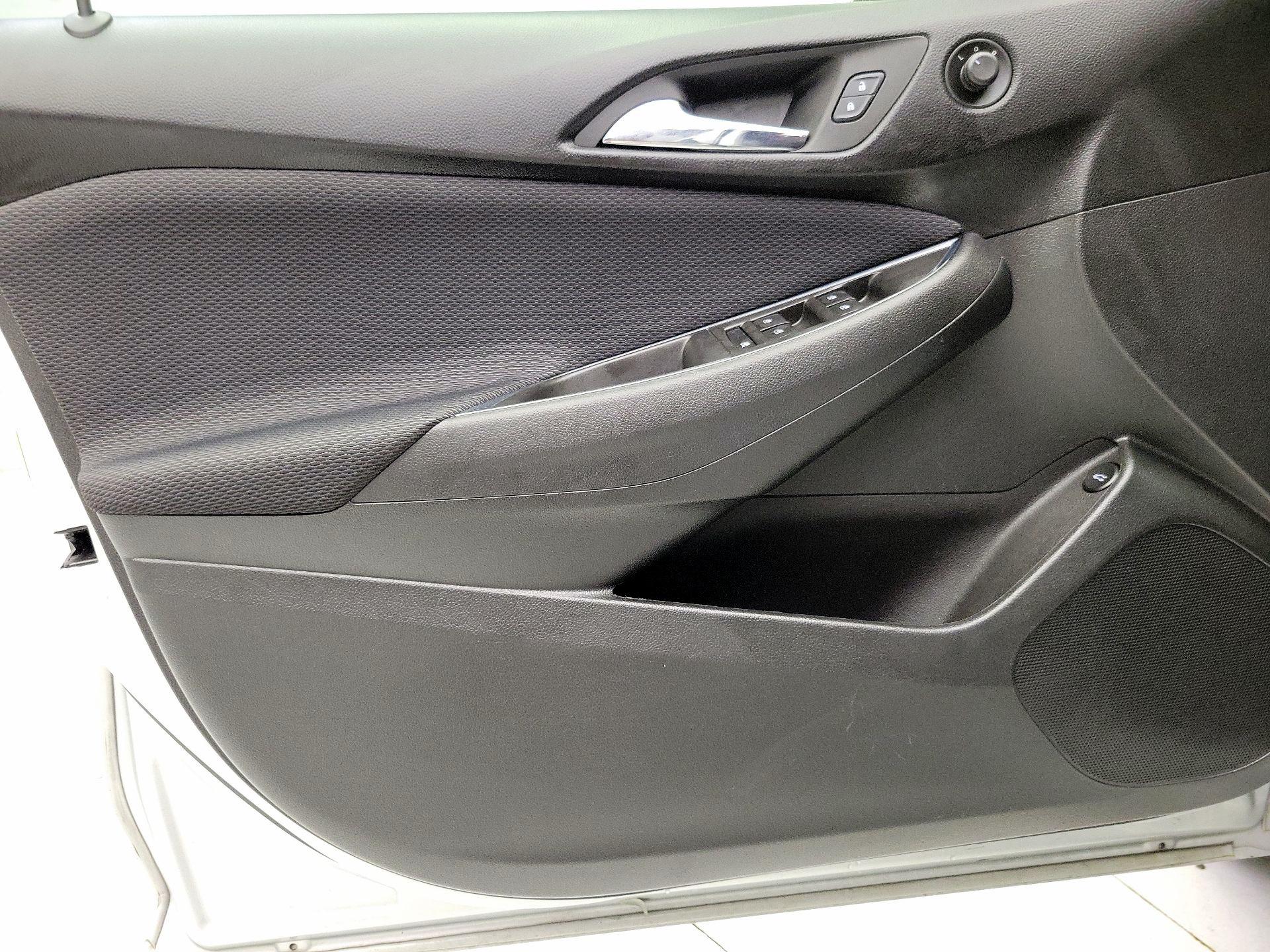 Thumbnail: 2016 Chevrolet Cruze - 12