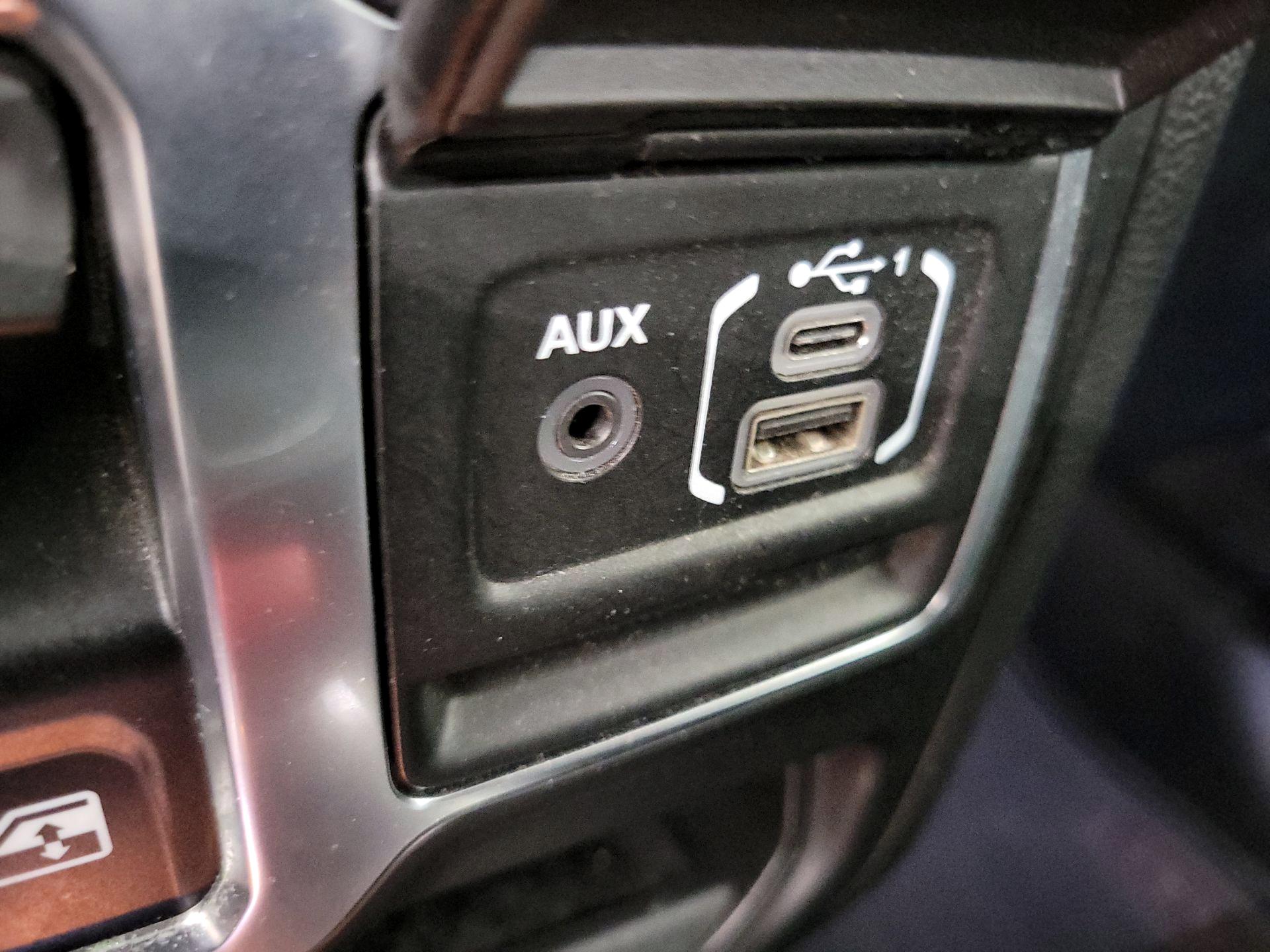 Thumbnail: 2021 Jeep Wrangler - 18