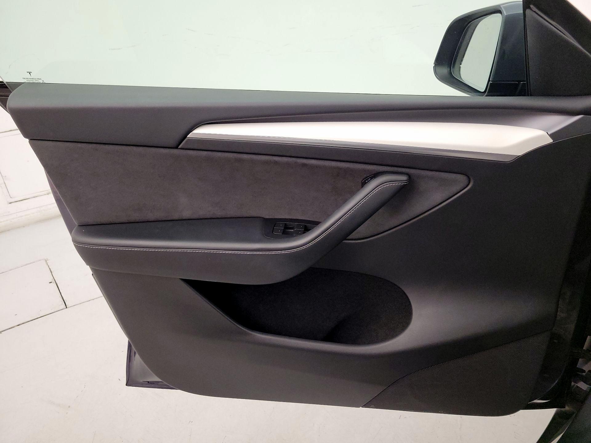 Thumbnail: 2023 Tesla Model Y - 12