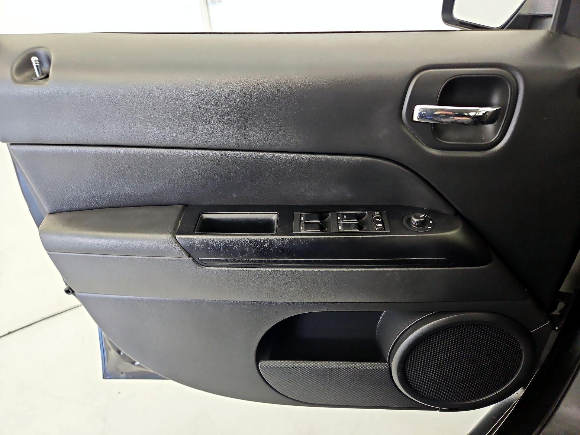 Thumbnail: 2017 Jeep Patriot - 12